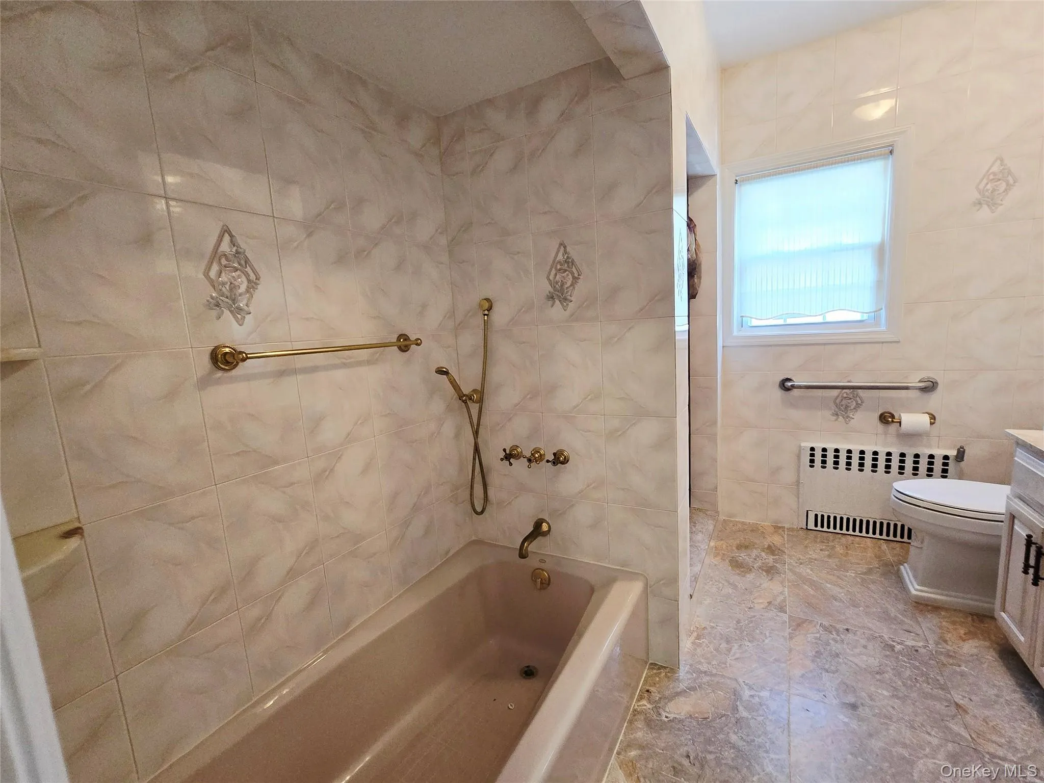 190 Bryant Avenue, North Hempstead, NY, 2 Bedrooms Bedrooms, 5 Rooms Rooms,1 BathroomBathrooms,Residential Lease,For Rent,Bryant,0,1040927 190 Bryant Avenue, North Hempstead, NY, 2 Bedrooms Bedrooms, 5 Rooms Rooms,1 BathroomBathrooms,Residential Lease,For Rent,Bryant,0,1040927