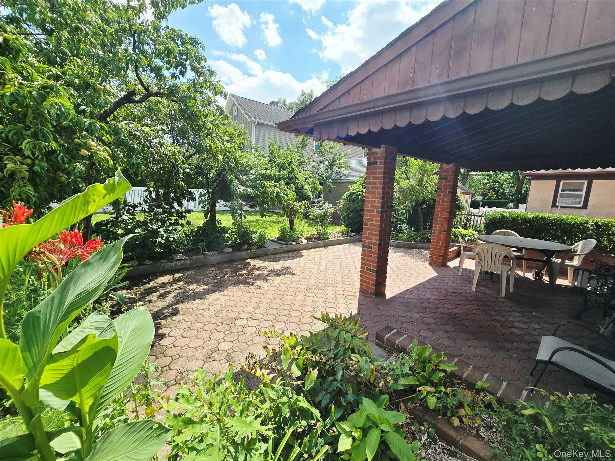 190 Bryant Avenue, North Hempstead, NY, 2 Bedrooms Bedrooms, 5 Rooms Rooms,1 BathroomBathrooms,Residential Lease,For Rent,Bryant,0,1040927 190 Bryant Avenue, North Hempstead, NY, 2 Bedrooms Bedrooms, 5 Rooms Rooms,1 BathroomBathrooms,Residential Lease,For Rent,Bryant,0,1040927