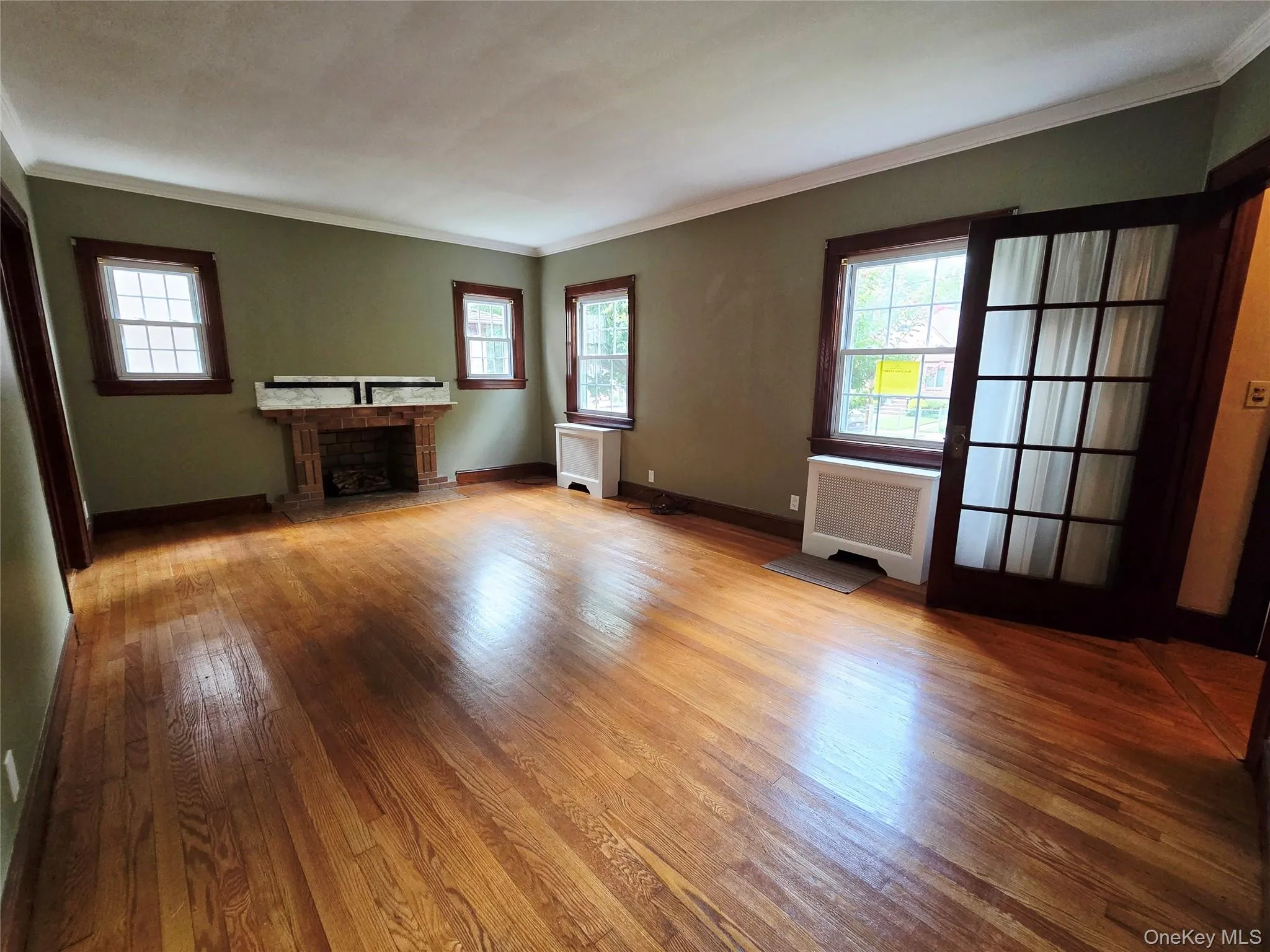 190 Bryant Avenue, North Hempstead, NY, 2 Bedrooms Bedrooms, 5 Rooms Rooms,1 BathroomBathrooms,Residential Lease,For Rent,Bryant,0,1040927 190 Bryant Avenue, North Hempstead, NY, 2 Bedrooms Bedrooms, 5 Rooms Rooms,1 BathroomBathrooms,Residential Lease,For Rent,Bryant,0,1040927