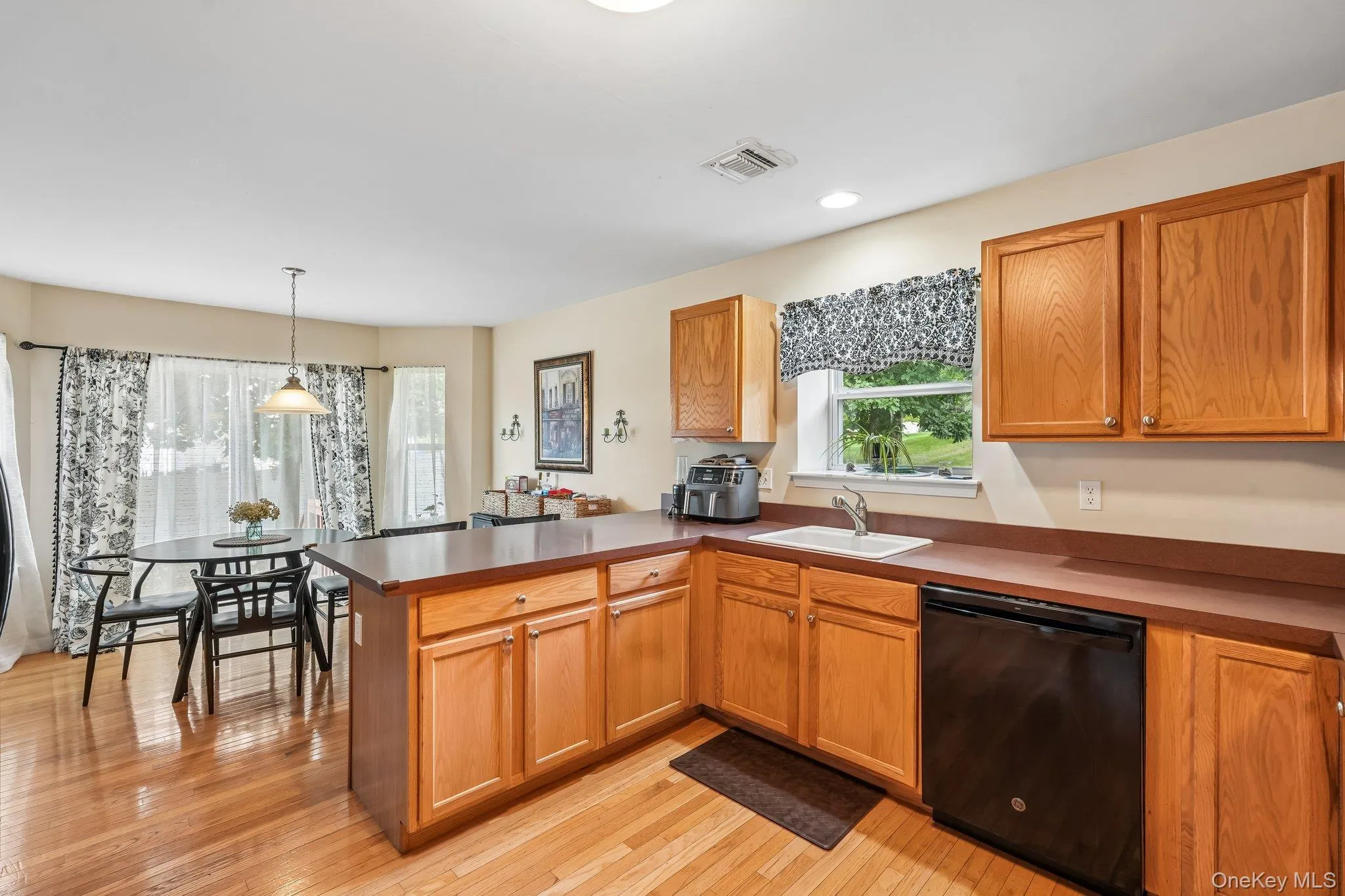 32 Maiden Lane, Goshen, NY, 4 Bedrooms Bedrooms, 7 Rooms Rooms,2 BathroomsBathrooms,Residential,For Rent,Maiden,0,1040928 32 Maiden Lane, Goshen, NY, 4 Bedrooms Bedrooms, 7 Rooms Rooms,2 BathroomsBathrooms,Residential,For Rent,Maiden,0,1040928