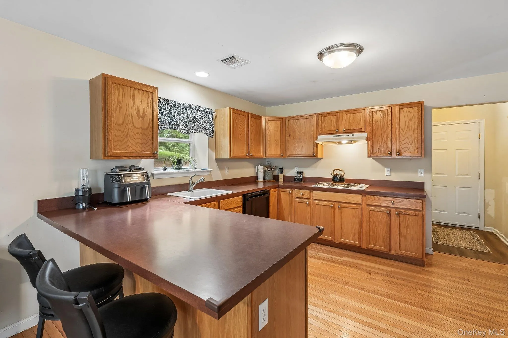 32 Maiden Lane, Goshen, NY, 4 Bedrooms Bedrooms, 7 Rooms Rooms,2 BathroomsBathrooms,Residential,For Rent,Maiden,0,1040928 32 Maiden Lane, Goshen, NY, 4 Bedrooms Bedrooms, 7 Rooms Rooms,2 BathroomsBathrooms,Residential,For Rent,Maiden,0,1040928