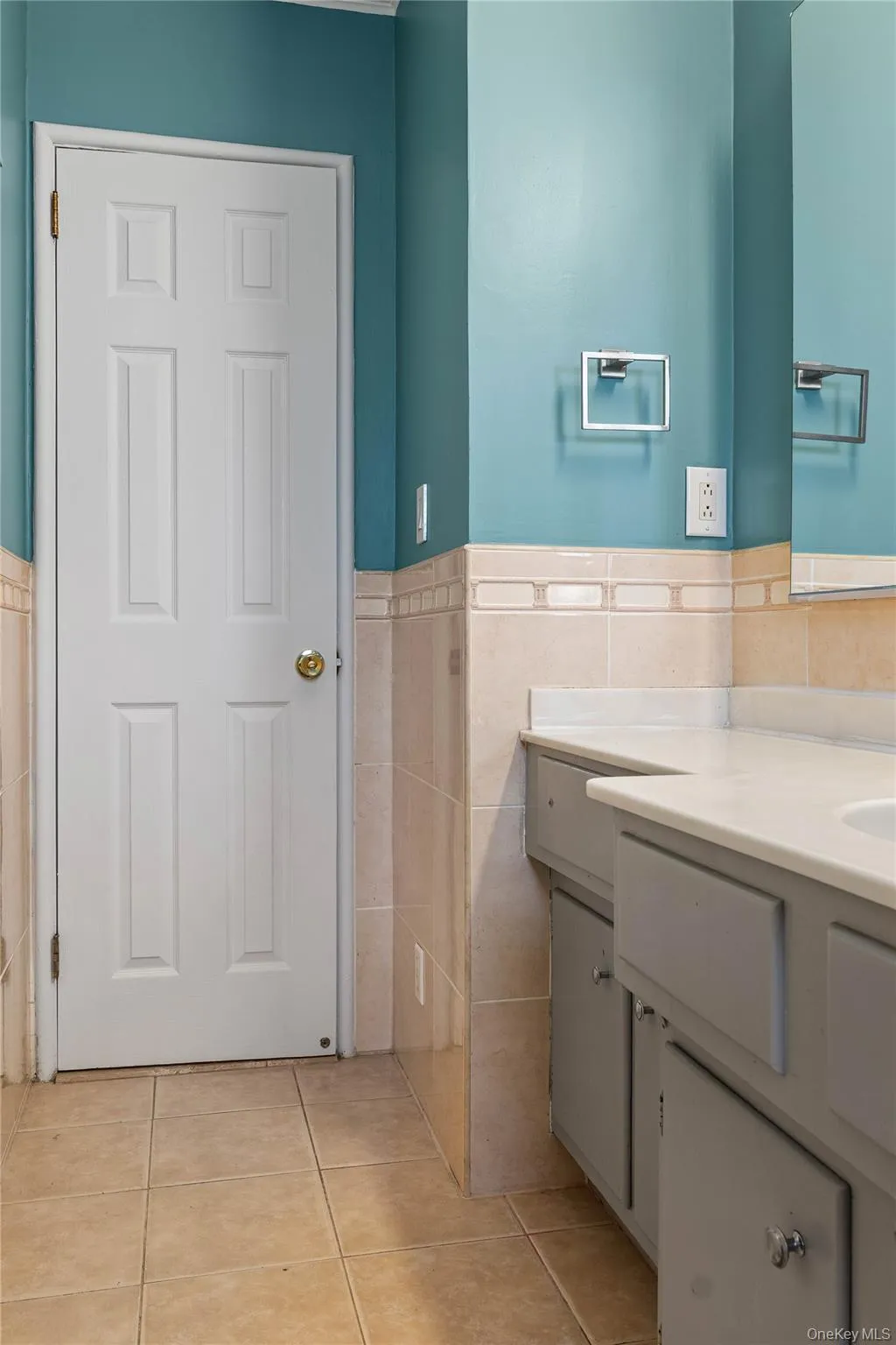 1st Floor Full Bathroom - View of Entrance 1st Floor Full Bathroom - View of Entrance