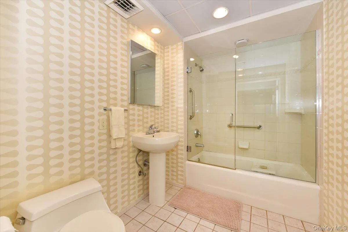 100 Harbor View Drive, North Hempstead, NY, 1 Bedroom Bedrooms, 4 Rooms Rooms,1 BathroomBathrooms,Residential,For Rent,Harbor View,0,1040936 100 Harbor View Drive, North Hempstead, NY, 1 Bedroom Bedrooms, 4 Rooms Rooms,1 BathroomBathrooms,Residential,For Rent,Harbor View,0,1040936