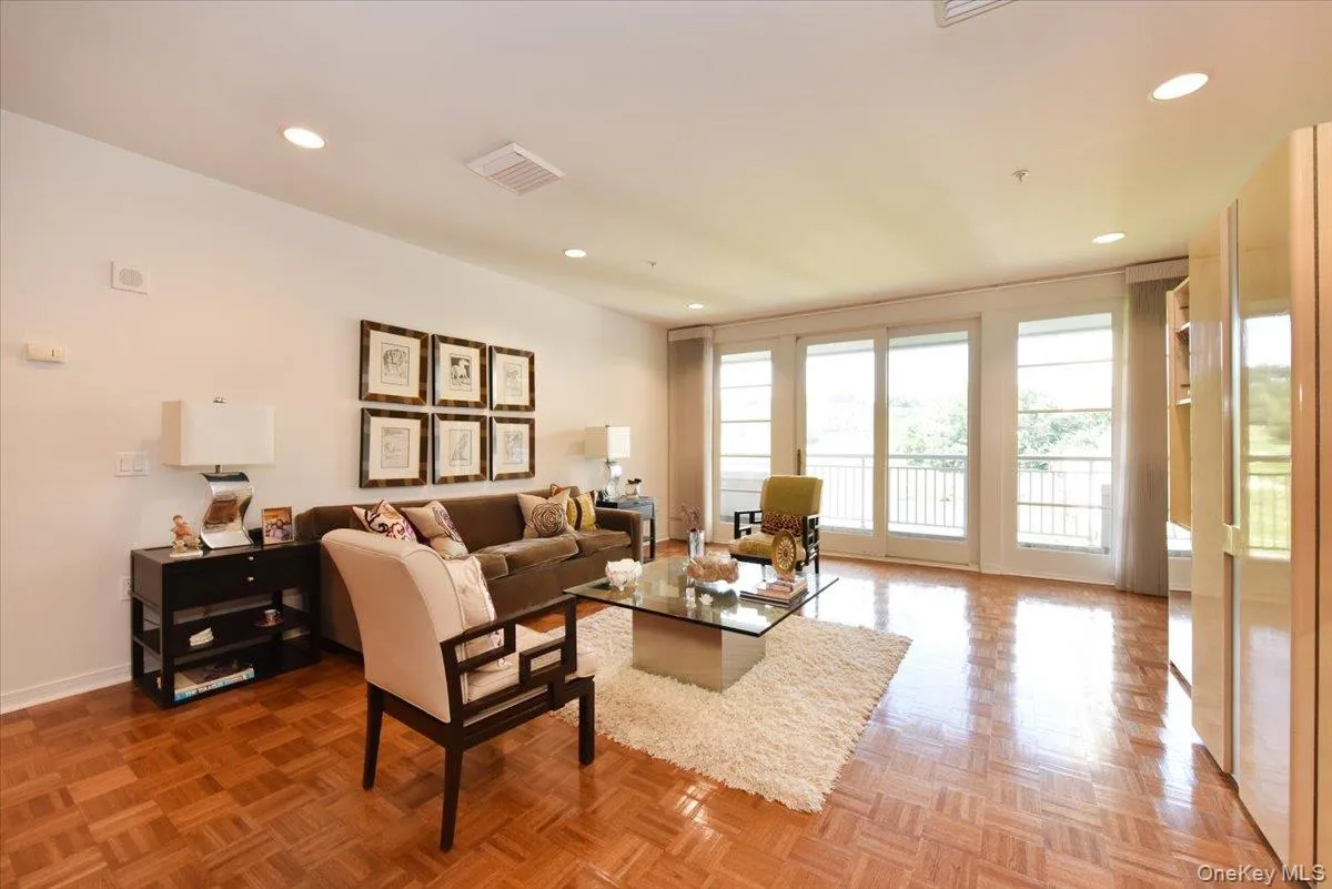 100 Harbor View Drive, North Hempstead, NY, 1 Bedroom Bedrooms, 4 Rooms Rooms,1 BathroomBathrooms,Residential,For Rent,Harbor View,0,1040936 100 Harbor View Drive, North Hempstead, NY, 1 Bedroom Bedrooms, 4 Rooms Rooms,1 BathroomBathrooms,Residential,For Rent,Harbor View,0,1040936