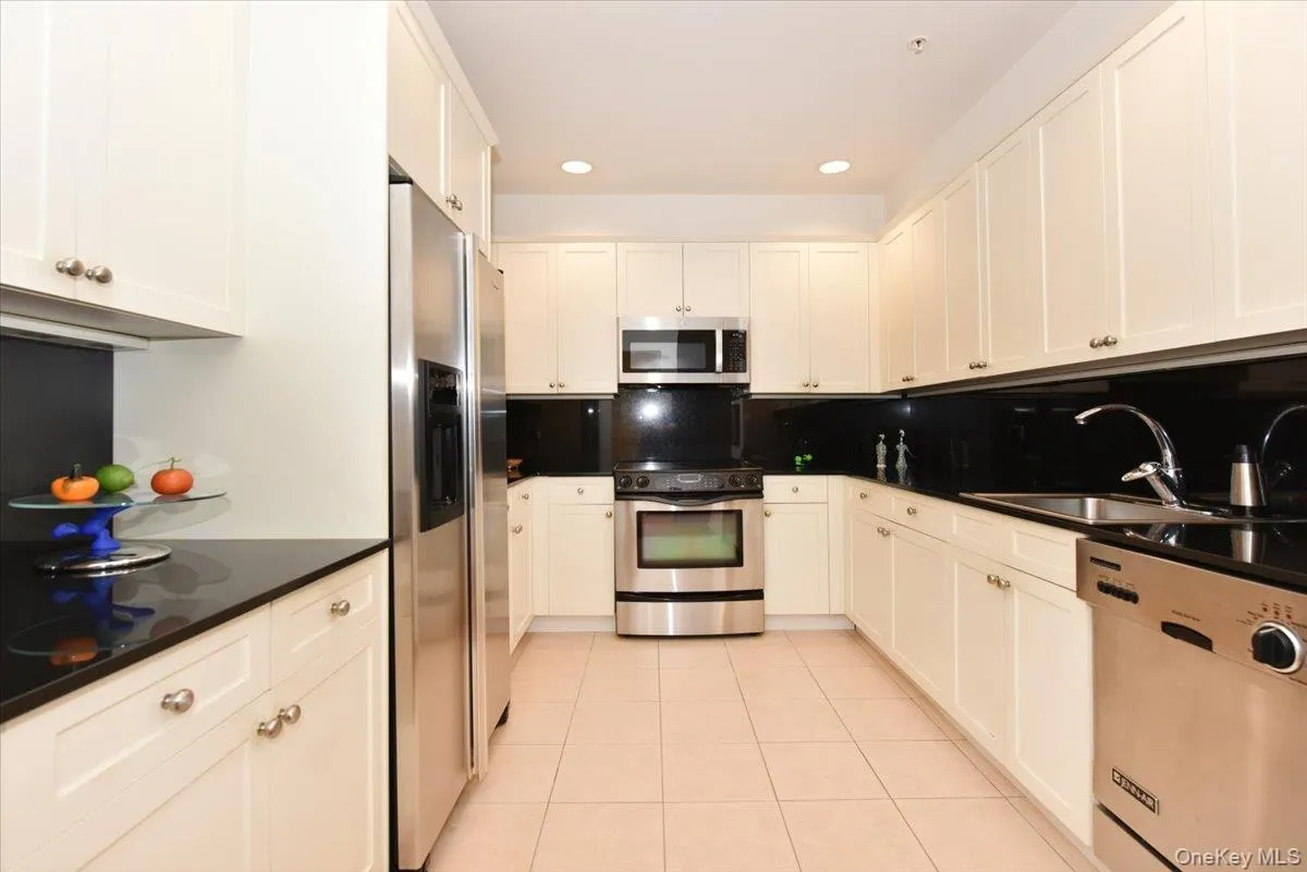 100 Harbor View Drive, North Hempstead, NY, 1 Bedroom Bedrooms, 4 Rooms Rooms,1 BathroomBathrooms,Residential,For Rent,Harbor View,0,1040936 100 Harbor View Drive, North Hempstead, NY, 1 Bedroom Bedrooms, 4 Rooms Rooms,1 BathroomBathrooms,Residential,For Rent,Harbor View,0,1040936
