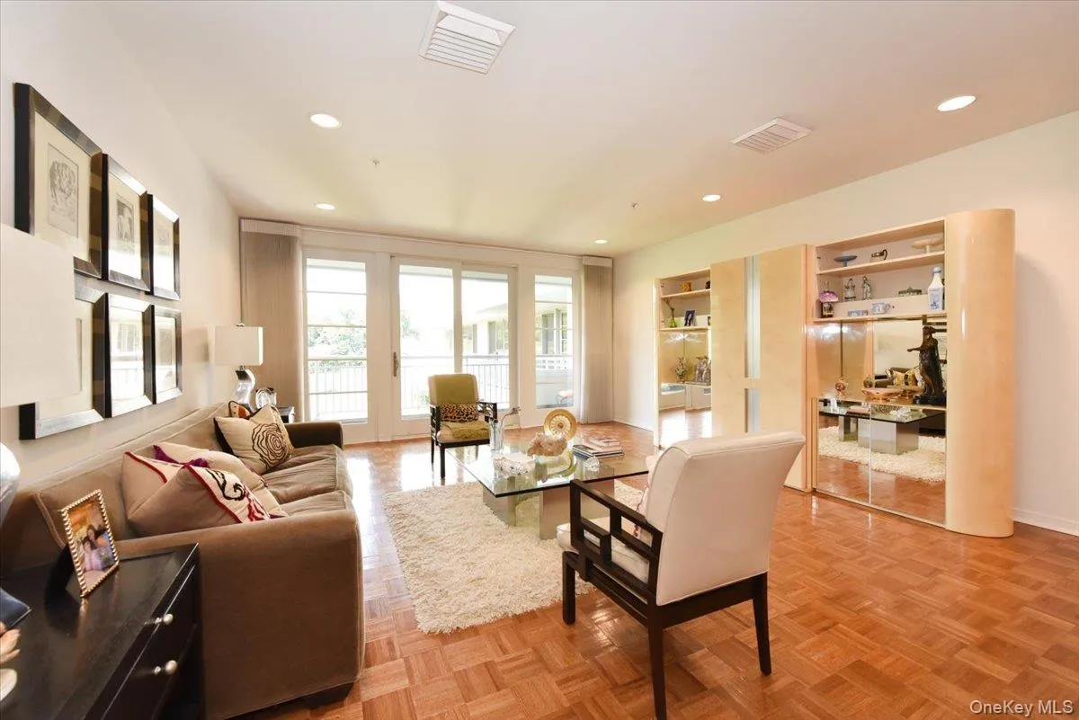 100 Harbor View Drive, North Hempstead, NY, 1 Bedroom Bedrooms, 4 Rooms Rooms,1 BathroomBathrooms,Residential,For Rent,Harbor View,0,1040936 100 Harbor View Drive, North Hempstead, NY, 1 Bedroom Bedrooms, 4 Rooms Rooms,1 BathroomBathrooms,Residential,For Rent,Harbor View,0,1040936