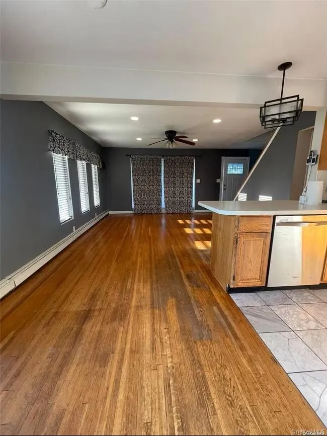 11 Ida Avenue, Oyster Bay, NY, 5 Bedrooms Bedrooms, 8 Rooms Rooms,3 BathroomsBathrooms,Residential Lease,For Rent,Ida,0,1040938 11 Ida Avenue, Oyster Bay, NY, 5 Bedrooms Bedrooms, 8 Rooms Rooms,3 BathroomsBathrooms,Residential Lease,For Rent,Ida,0,1040938