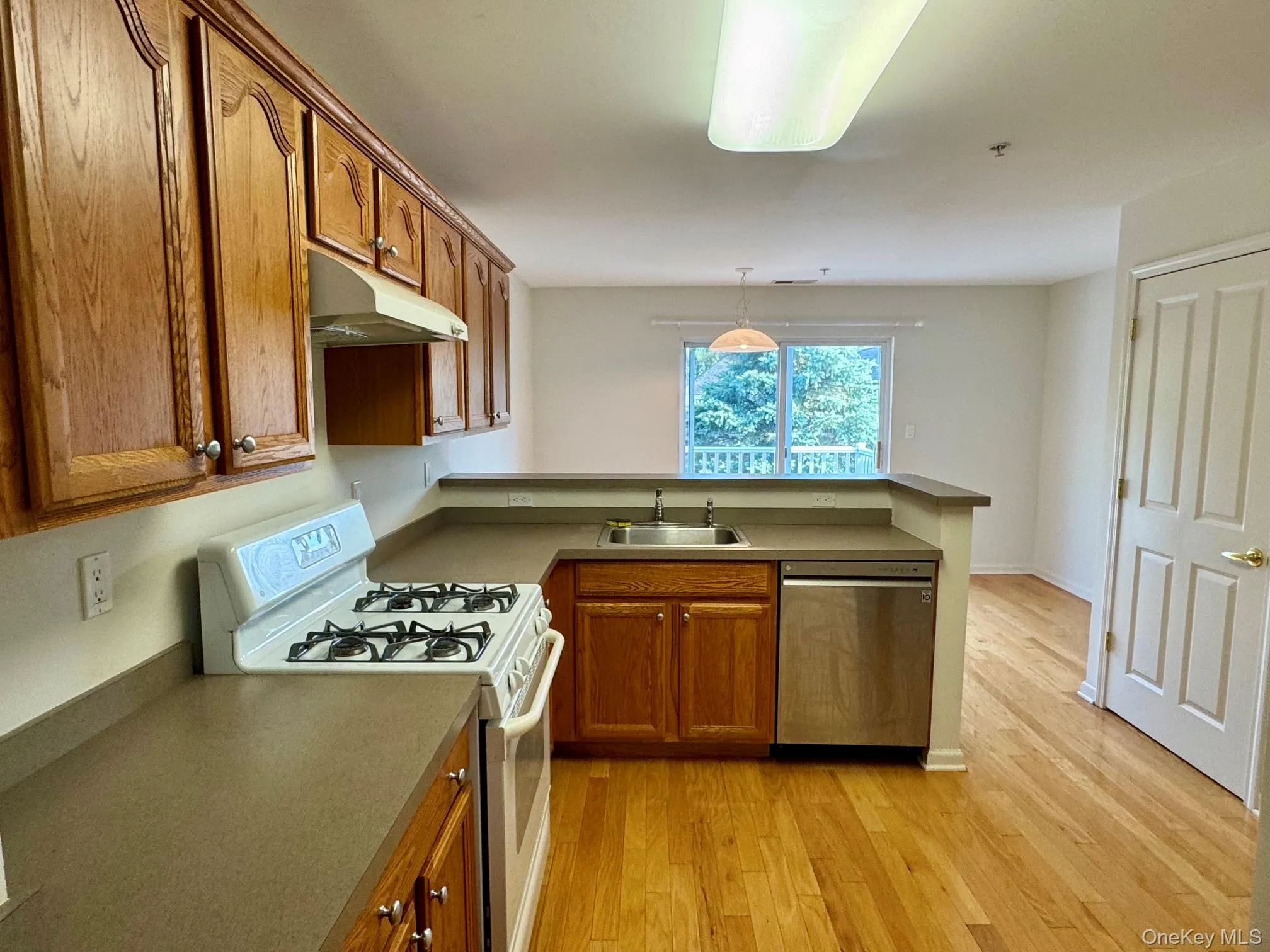 19 Putters Way, Wallkill, NY, 2 Bedrooms Bedrooms, 5 Rooms Rooms,2 BathroomsBathrooms,Residential Lease,For Rent,Putters,0,1040942 19 Putters Way, Wallkill, NY, 2 Bedrooms Bedrooms, 5 Rooms Rooms,2 BathroomsBathrooms,Residential Lease,For Rent,Putters,0,1040942