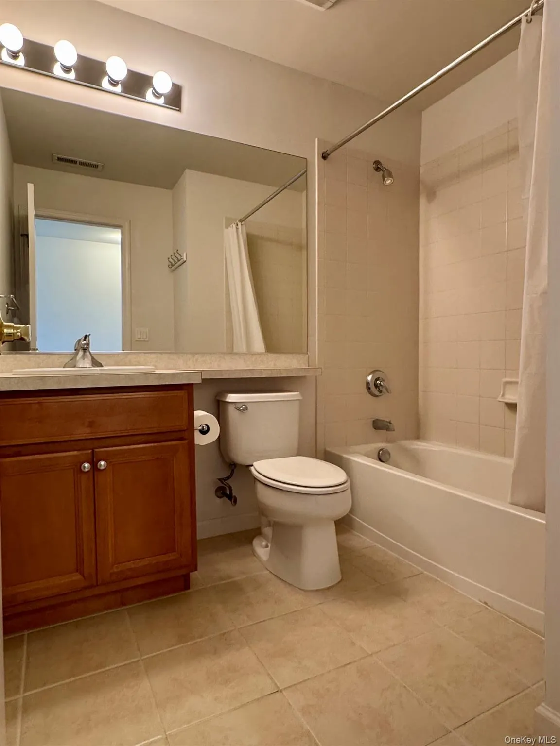 19 Putters Way, Wallkill, NY, 2 Bedrooms Bedrooms, 5 Rooms Rooms,2 BathroomsBathrooms,Residential Lease,For Rent,Putters,0,1040942 19 Putters Way, Wallkill, NY, 2 Bedrooms Bedrooms, 5 Rooms Rooms,2 BathroomsBathrooms,Residential Lease,For Rent,Putters,0,1040942