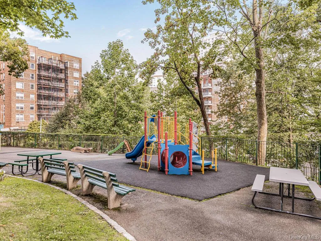80 Knolls Crescent, New York, NY, 2 Bedrooms Bedrooms, 5 Rooms Rooms,1 BathroomBathrooms,Residential,For Rent,Knolls,0,1040953 80 Knolls Crescent, New York, NY, 2 Bedrooms Bedrooms, 5 Rooms Rooms,1 BathroomBathrooms,Residential,For Rent,Knolls,0,1040953