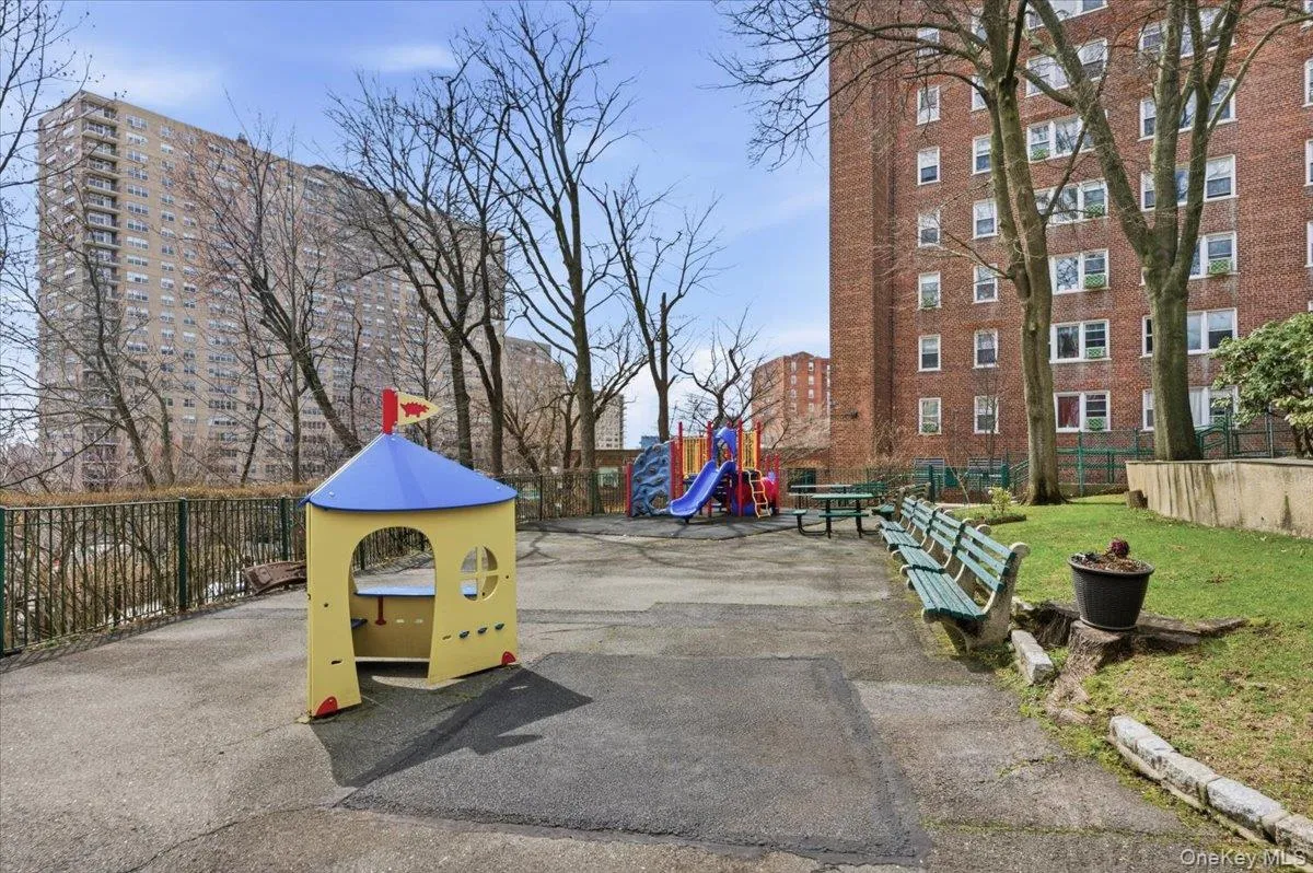 80 Knolls Crescent, New York, NY, 2 Bedrooms Bedrooms, 5 Rooms Rooms,1 BathroomBathrooms,Residential,For Rent,Knolls,0,1040953 80 Knolls Crescent, New York, NY, 2 Bedrooms Bedrooms, 5 Rooms Rooms,1 BathroomBathrooms,Residential,For Rent,Knolls,0,1040953