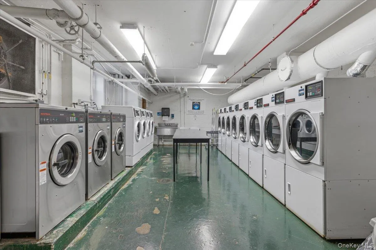 80 Knolls Crescent, New York, NY, 2 Bedrooms Bedrooms, 5 Rooms Rooms,1 BathroomBathrooms,Residential,For Rent,Knolls,0,1040953 80 Knolls Crescent, New York, NY, 2 Bedrooms Bedrooms, 5 Rooms Rooms,1 BathroomBathrooms,Residential,For Rent,Knolls,0,1040953