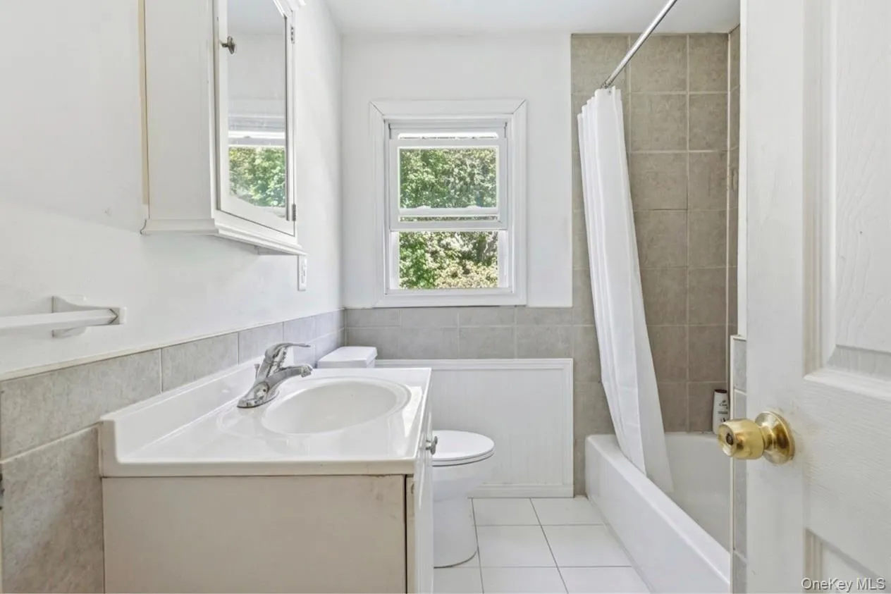 153 Huntington Crossway, Southampton, New York 11932