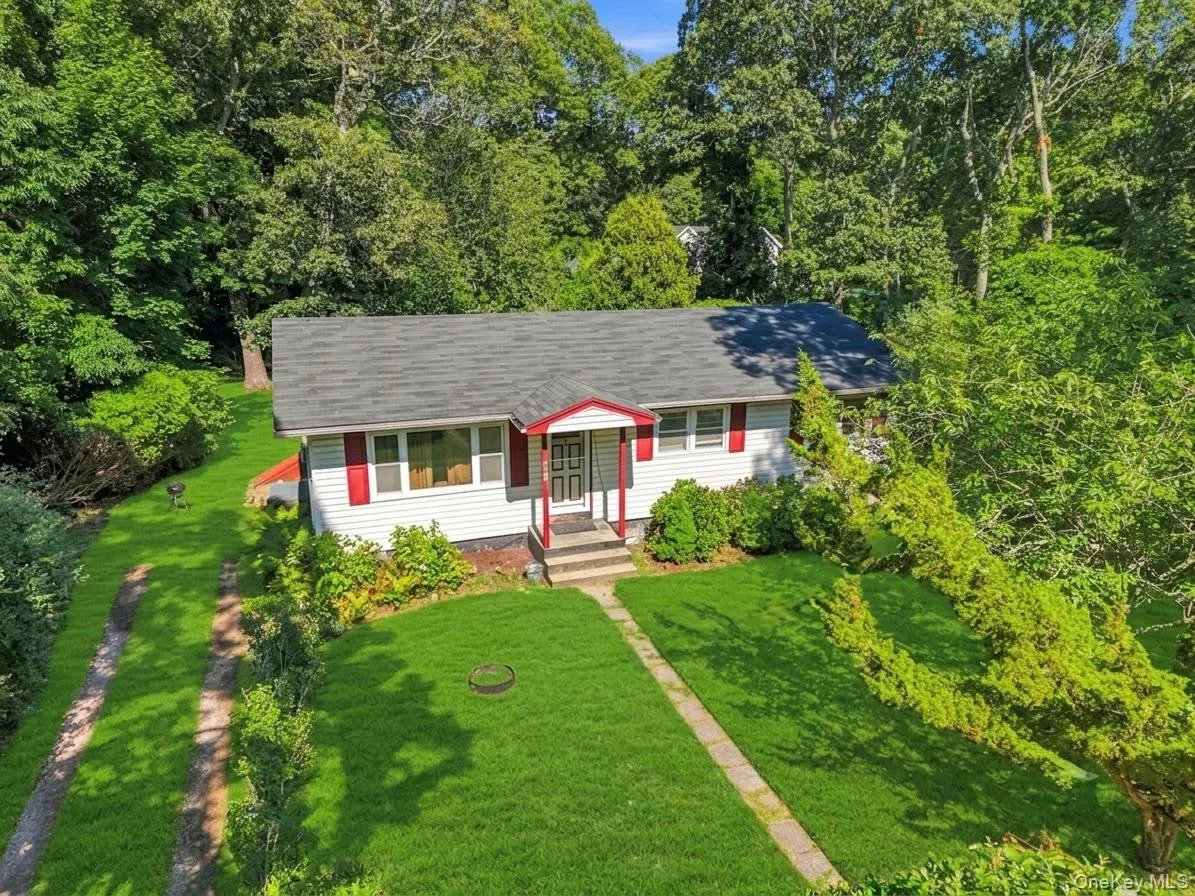 153 Huntington Crossway, Southampton, New York 11932