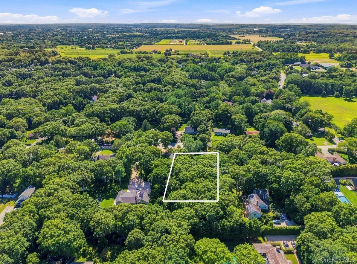 153 Huntington Crossway, Southampton, New York 11932