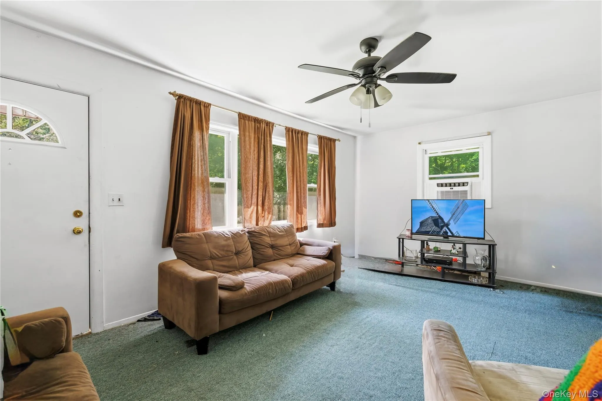 153 Huntington Crossway, Southampton, New York 11932