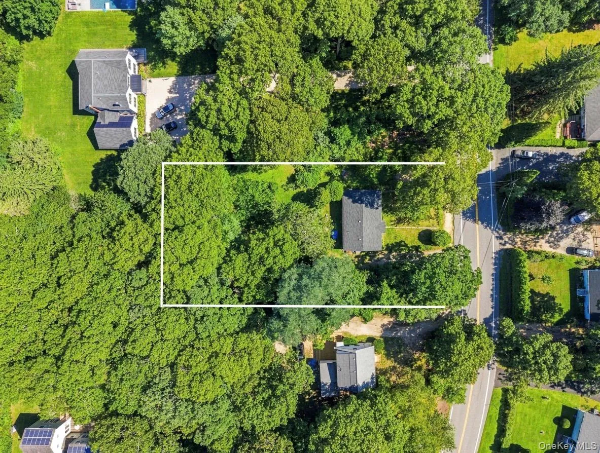 153 Huntington Crossway, Southampton, New York 11932