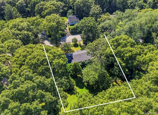 153 Huntington Crossway, Southampton, New York 11932