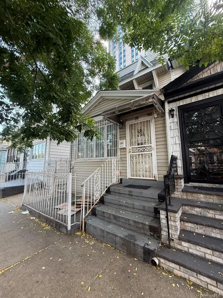 9214 168th Place, New York, NY, 3 Bedrooms Bedrooms, 7 Rooms Rooms,3 BathroomsBathrooms,Residential,For Rent,168th,0,1040958 9214 168th Place, New York, NY, 3 Bedrooms Bedrooms, 7 Rooms Rooms,3 BathroomsBathrooms,Residential,For Rent,168th,0,1040958