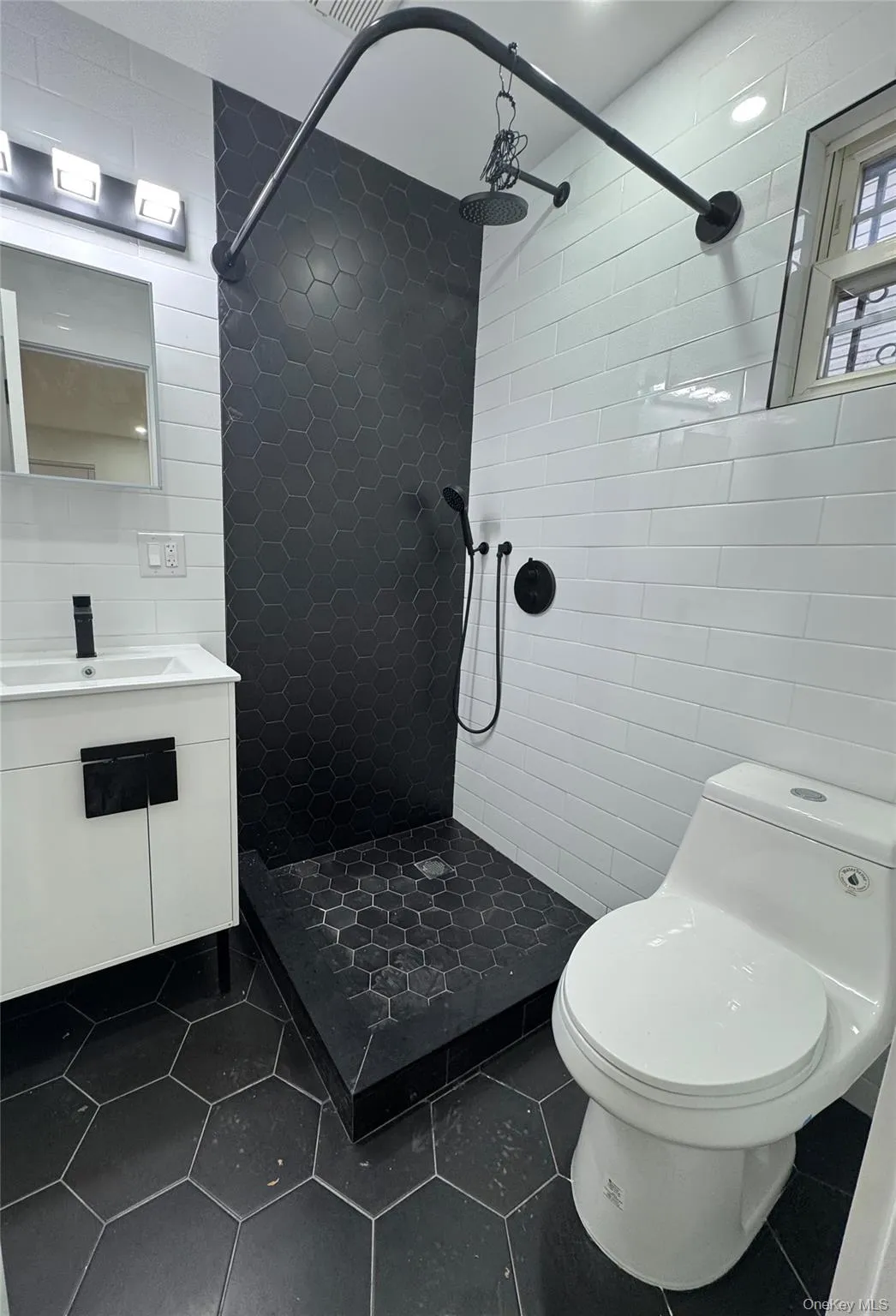 222-19 141st Avenue, New York, NY, 3 Bedroom Bedrooms, 5 Room Rooms,2 BathroomBathrooms,Residential Lease,For Rent,141st,0,1040962 222-19 141st Avenue, New York, NY, 3 Bedroom Bedrooms, 5 Room Rooms,2 BathroomBathrooms,Residential Lease,For Rent,141st,0,1040962
