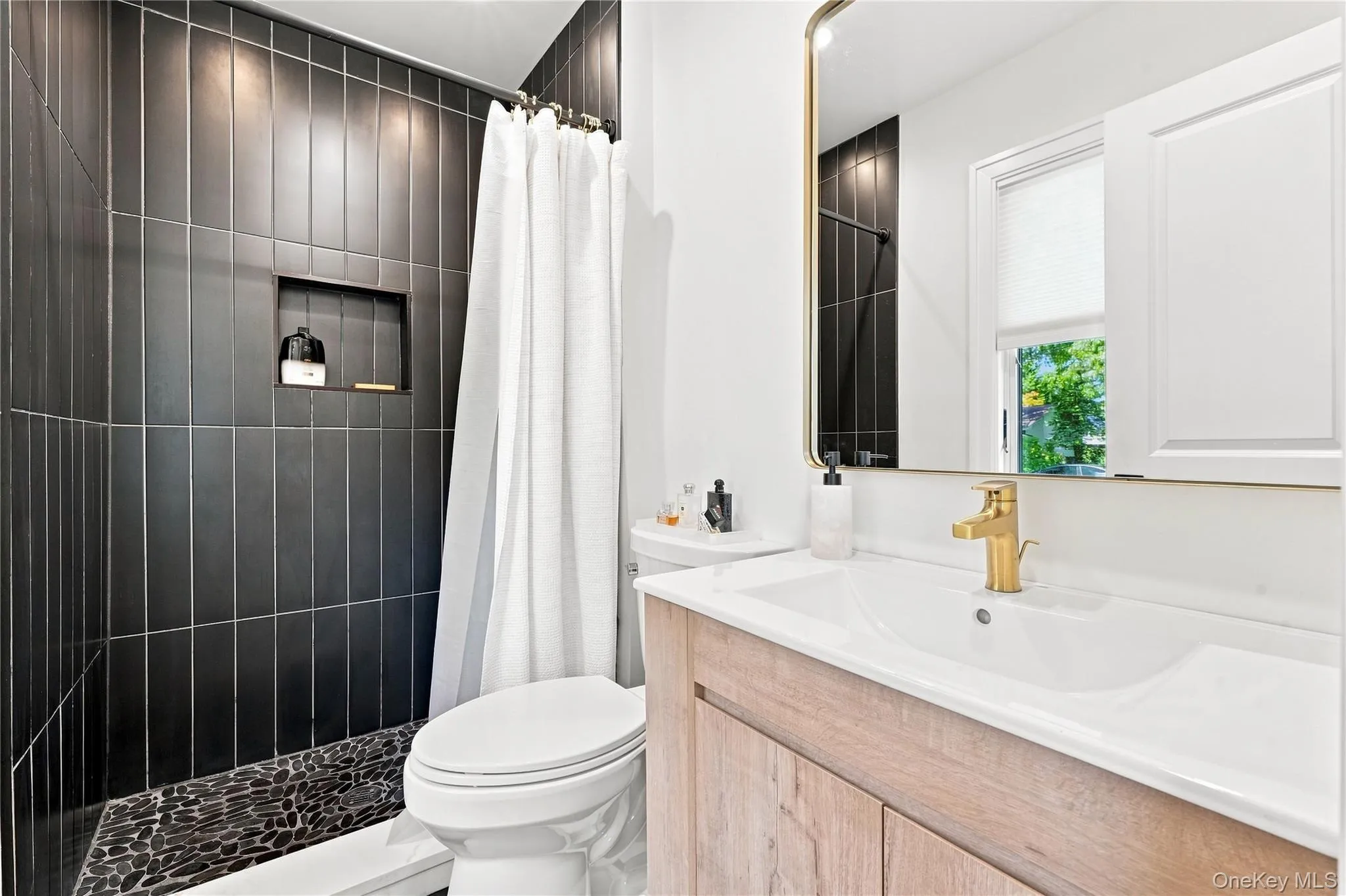 24 Alma Street, Islip, NY, 3 Bedrooms Bedrooms, 6 Rooms Rooms,3 BathroomsBathrooms,Residential,For Rent,Alma,0,1040973 24 Alma Street, Islip, NY, 3 Bedrooms Bedrooms, 6 Rooms Rooms,3 BathroomsBathrooms,Residential,For Rent,Alma,0,1040973