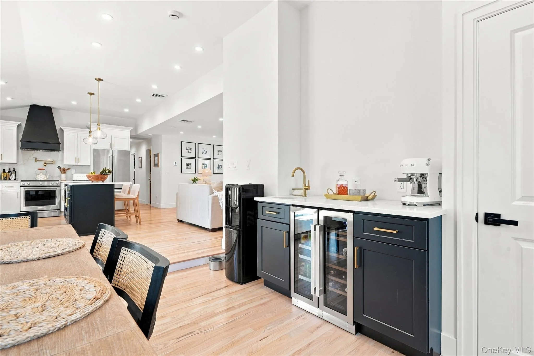 24 Alma Street, Islip, NY, 3 Bedrooms Bedrooms, 6 Rooms Rooms,3 BathroomsBathrooms,Residential,For Rent,Alma,0,1040973 24 Alma Street, Islip, NY, 3 Bedrooms Bedrooms, 6 Rooms Rooms,3 BathroomsBathrooms,Residential,For Rent,Alma,0,1040973