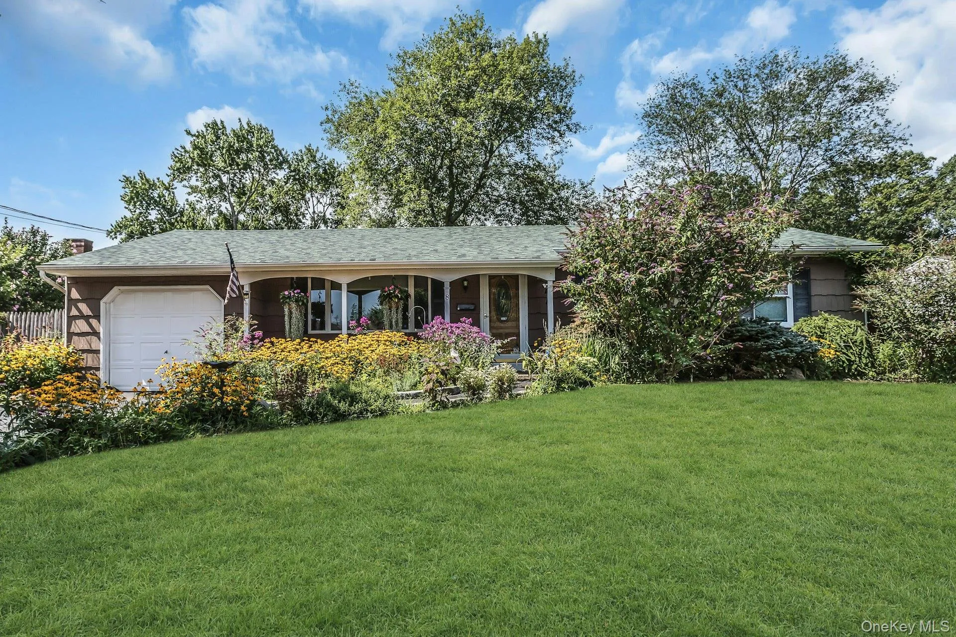 8 Baymens Court, Islip, NY, 3 Bedrooms Bedrooms, 6 Rooms Rooms,1 BathroomBathrooms,Residential,For Rent,Baymens,0,1040976 8 Baymens Court, Islip, NY, 3 Bedrooms Bedrooms, 6 Rooms Rooms,1 BathroomBathrooms,Residential,For Rent,Baymens,0,1040976