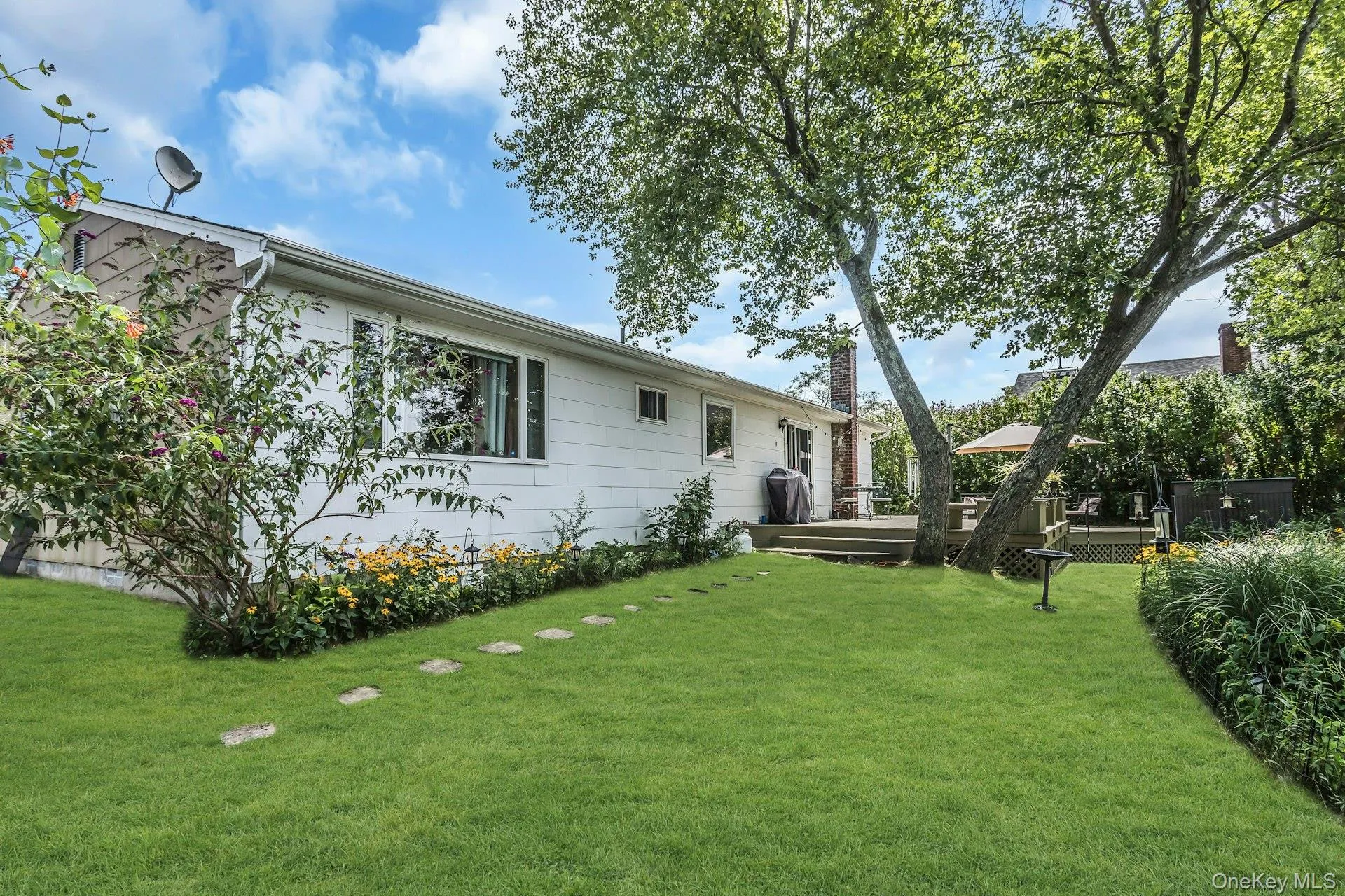 8 Baymens Court, Islip, NY, 3 Bedrooms Bedrooms, 6 Rooms Rooms,1 BathroomBathrooms,Residential,For Rent,Baymens,0,1040976 8 Baymens Court, Islip, NY, 3 Bedrooms Bedrooms, 6 Rooms Rooms,1 BathroomBathrooms,Residential,For Rent,Baymens,0,1040976