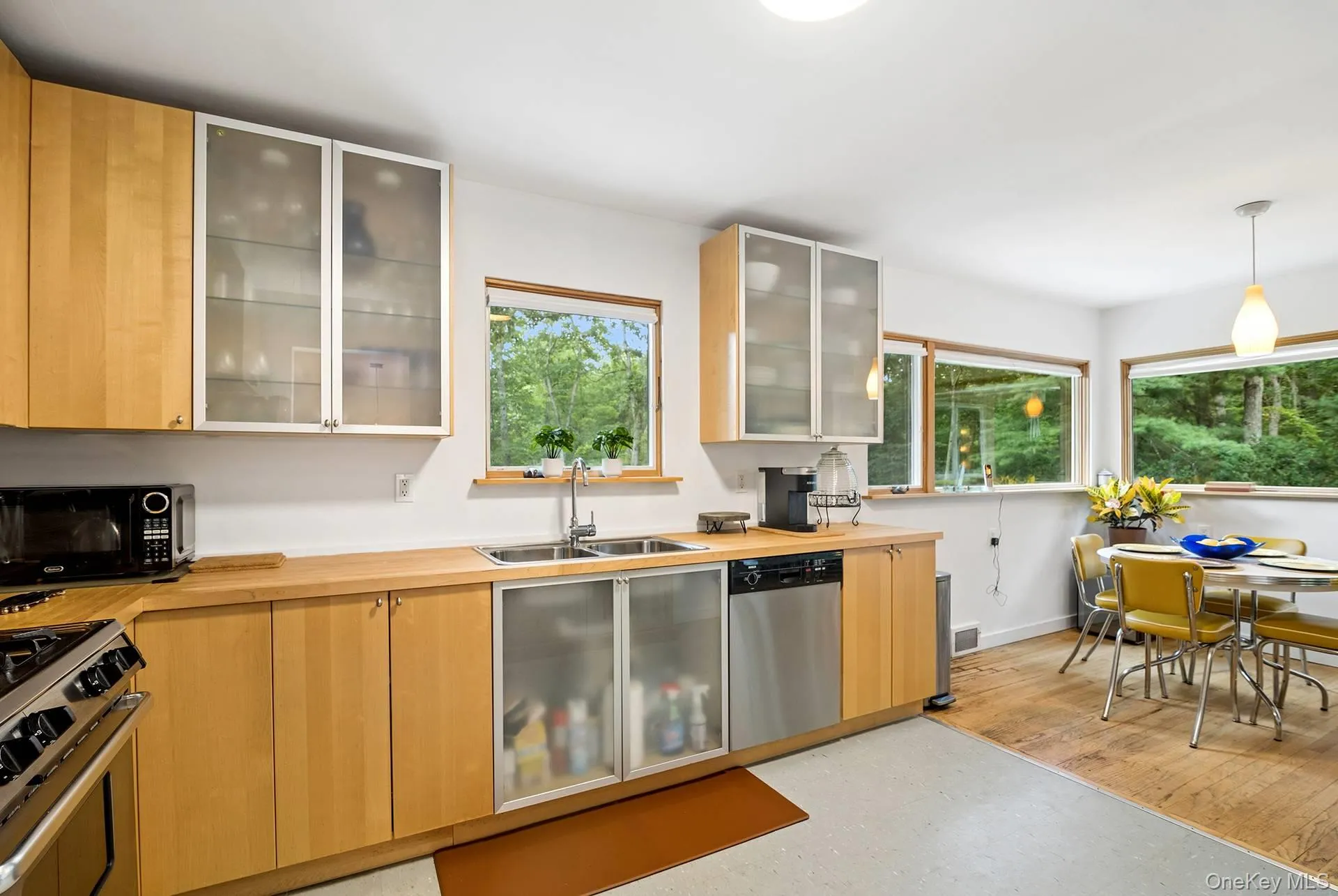 4 Lincoln Street, East Hampton, NY, 4 Bedrooms Bedrooms, 8 Rooms Rooms,3 BathroomsBathrooms,Residential,For Rent,Lincoln,0,1040984 4 Lincoln Street, East Hampton, NY, 4 Bedrooms Bedrooms, 8 Rooms Rooms,3 BathroomsBathrooms,Residential,For Rent,Lincoln,0,1040984