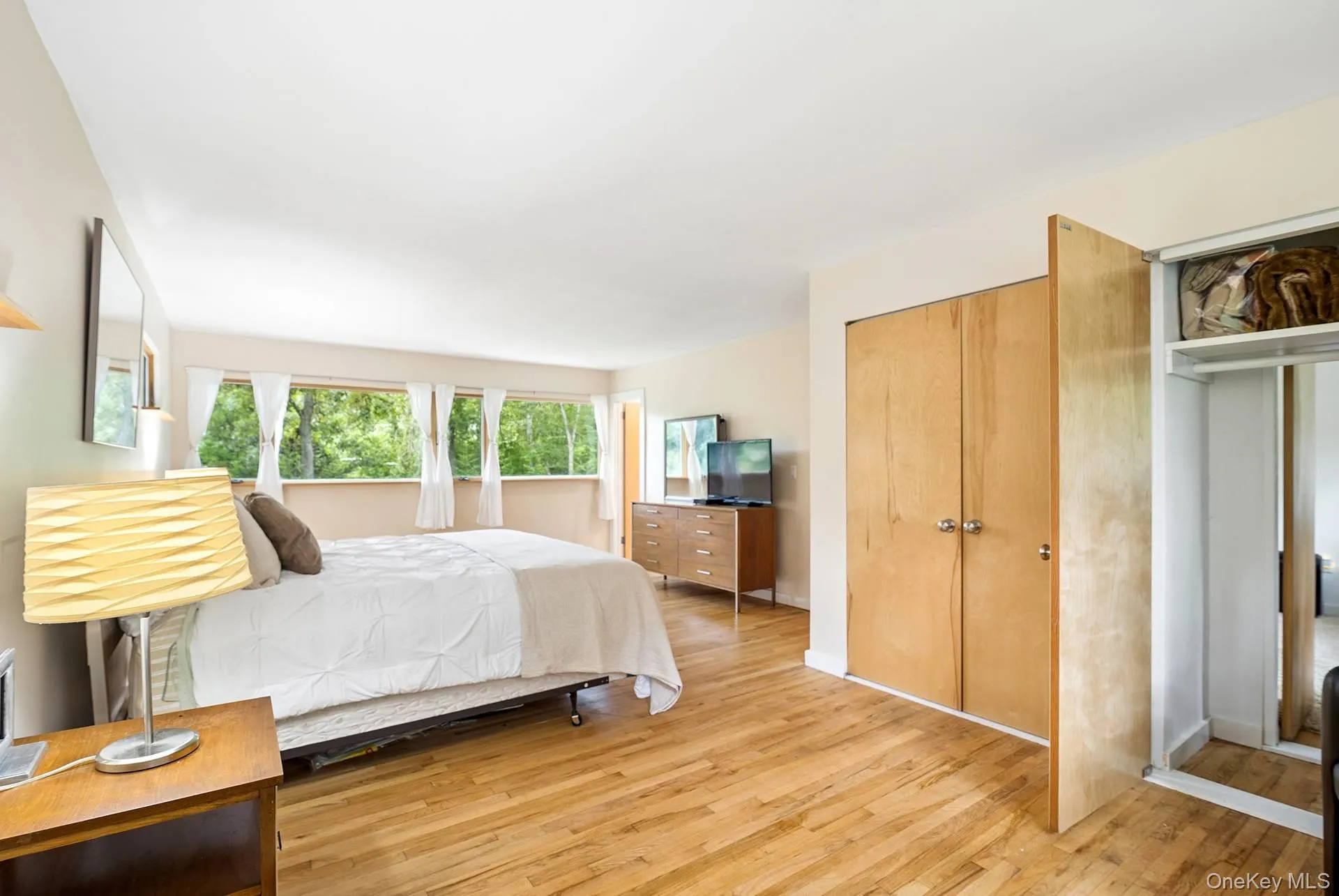 4 Lincoln Street, East Hampton, NY, 4 Bedrooms Bedrooms, 8 Rooms Rooms,3 BathroomsBathrooms,Residential,For Rent,Lincoln,0,1040984 4 Lincoln Street, East Hampton, NY, 4 Bedrooms Bedrooms, 8 Rooms Rooms,3 BathroomsBathrooms,Residential,For Rent,Lincoln,0,1040984