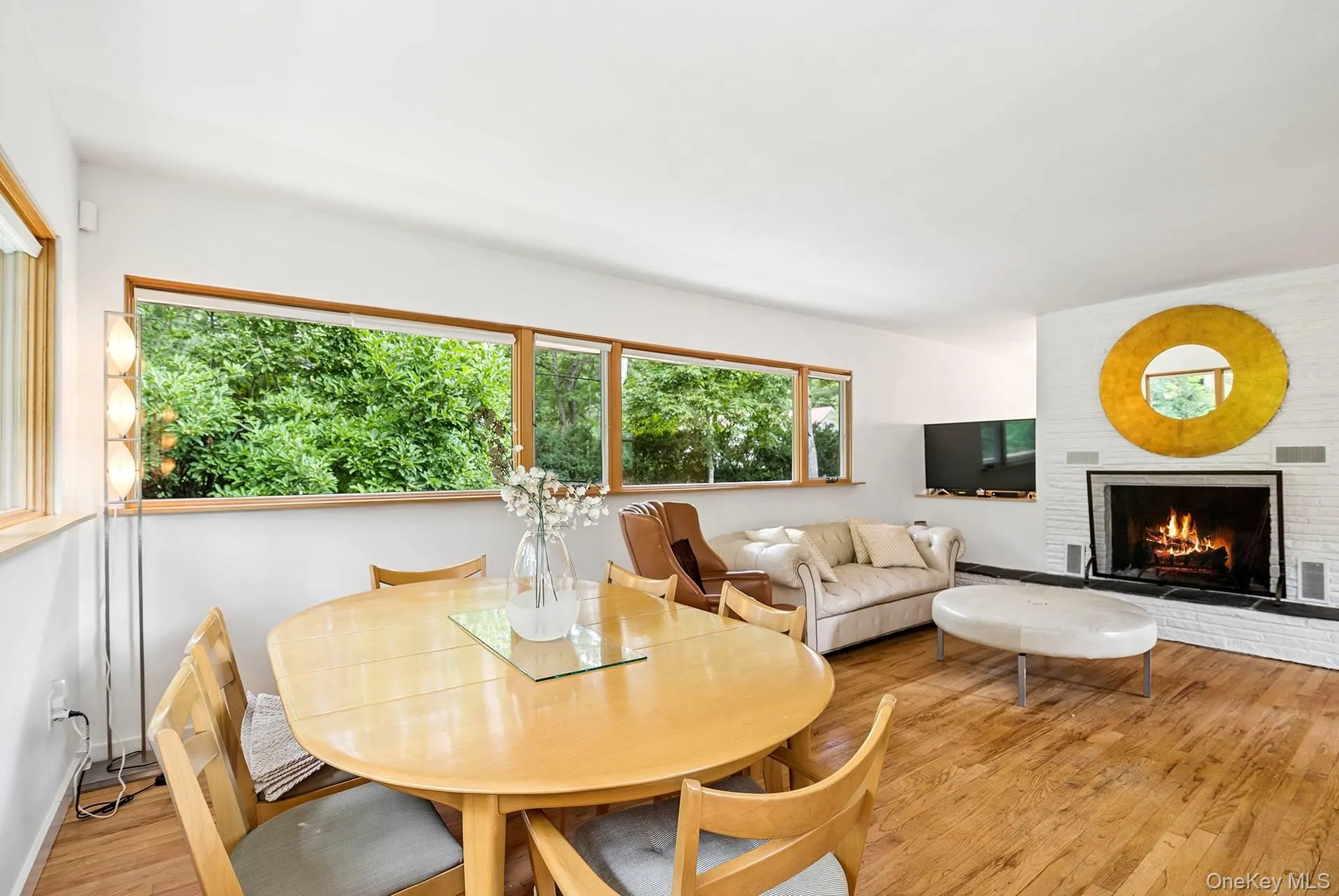 4 Lincoln Street, East Hampton, NY, 4 Bedrooms Bedrooms, 8 Rooms Rooms,3 BathroomsBathrooms,Residential,For Rent,Lincoln,0,1040984 4 Lincoln Street, East Hampton, NY, 4 Bedrooms Bedrooms, 8 Rooms Rooms,3 BathroomsBathrooms,Residential,For Rent,Lincoln,0,1040984