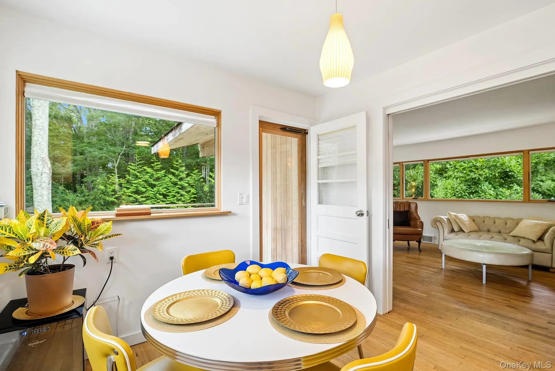 4 Lincoln Street, East Hampton, NY, 4 Bedrooms Bedrooms, 8 Rooms Rooms,3 BathroomsBathrooms,Residential,For Rent,Lincoln,0,1040984 4 Lincoln Street, East Hampton, NY, 4 Bedrooms Bedrooms, 8 Rooms Rooms,3 BathroomsBathrooms,Residential,For Rent,Lincoln,0,1040984