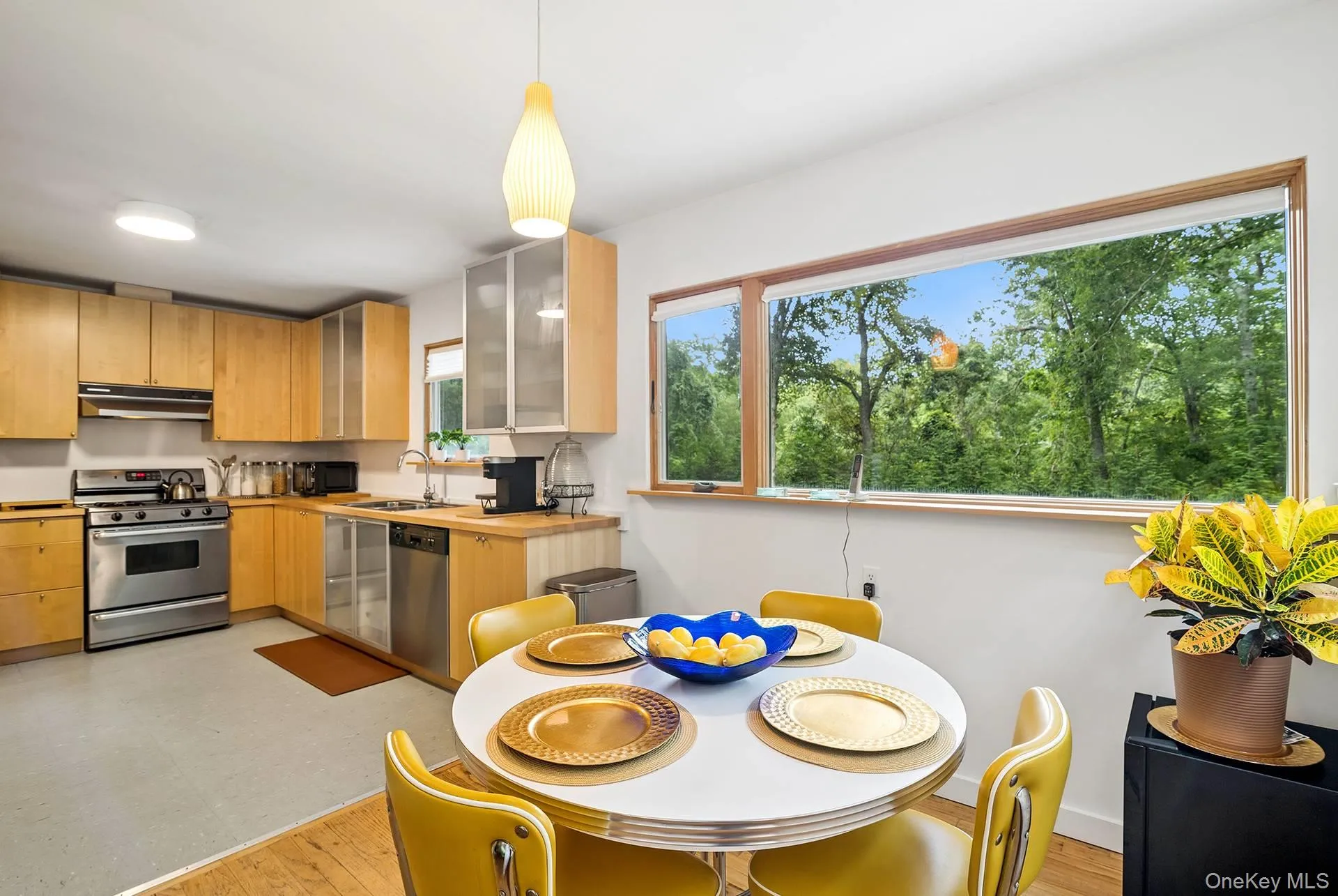 4 Lincoln Street, East Hampton, NY, 4 Bedrooms Bedrooms, 8 Rooms Rooms,3 BathroomsBathrooms,Residential,For Rent,Lincoln,0,1040984 4 Lincoln Street, East Hampton, NY, 4 Bedrooms Bedrooms, 8 Rooms Rooms,3 BathroomsBathrooms,Residential,For Rent,Lincoln,0,1040984