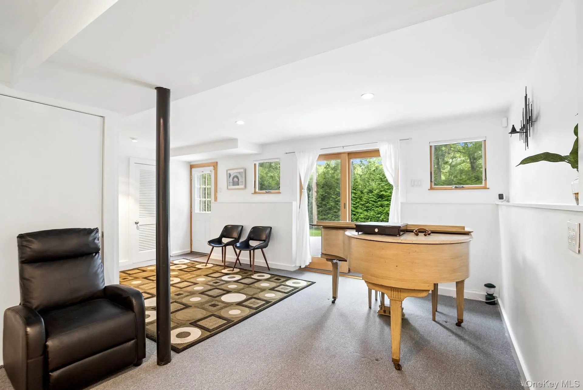 4 Lincoln Street, East Hampton, NY, 4 Bedrooms Bedrooms, 8 Rooms Rooms,3 BathroomsBathrooms,Residential,For Rent,Lincoln,0,1040984 4 Lincoln Street, East Hampton, NY, 4 Bedrooms Bedrooms, 8 Rooms Rooms,3 BathroomsBathrooms,Residential,For Rent,Lincoln,0,1040984