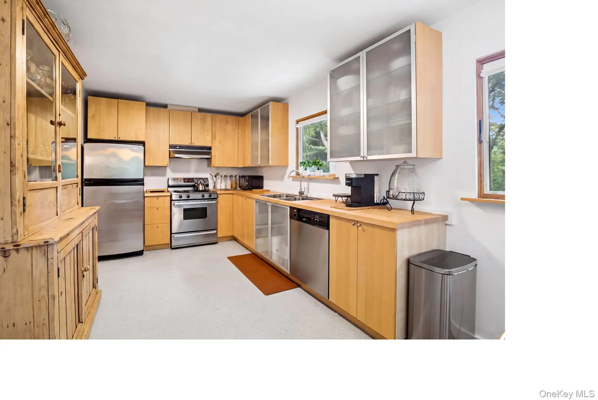 4 Lincoln Street, East Hampton, NY, 4 Bedrooms Bedrooms, 8 Rooms Rooms,3 BathroomsBathrooms,Residential,For Rent,Lincoln,0,1040984 4 Lincoln Street, East Hampton, NY, 4 Bedrooms Bedrooms, 8 Rooms Rooms,3 BathroomsBathrooms,Residential,For Rent,Lincoln,0,1040984