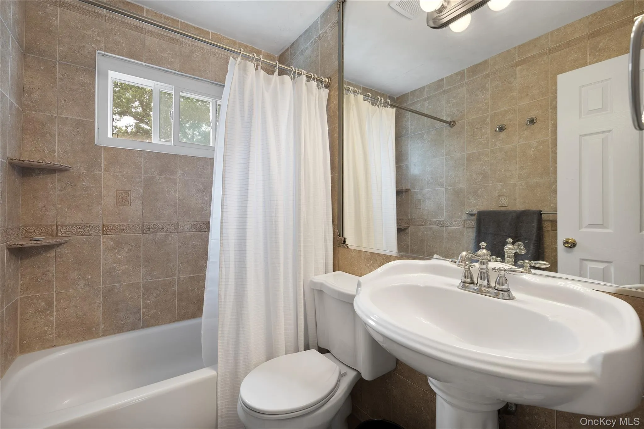 50 Washburn Street, Brookhaven, NY, 3 Bedrooms Bedrooms, 6 Rooms Rooms,2 BathroomsBathrooms,Residential,For Rent,Washburn,0,1041001 50 Washburn Street, Brookhaven, NY, 3 Bedrooms Bedrooms, 6 Rooms Rooms,2 BathroomsBathrooms,Residential,For Rent,Washburn,0,1041001