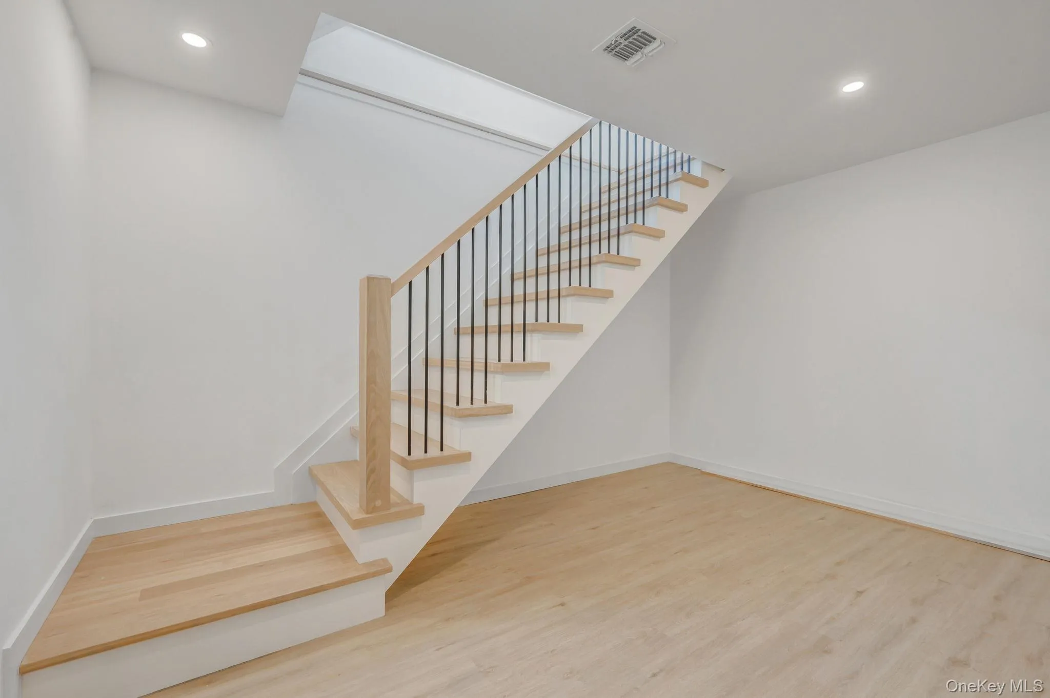 35 Cotton, Hempstead, NY, 5 Bedrooms Bedrooms, 8 Rooms Rooms,3 BathroomsBathrooms,Residential,For Rent,Cotton,0,1041003 35 Cotton, Hempstead, NY, 5 Bedrooms Bedrooms, 8 Rooms Rooms,3 BathroomsBathrooms,Residential,For Rent,Cotton,0,1041003