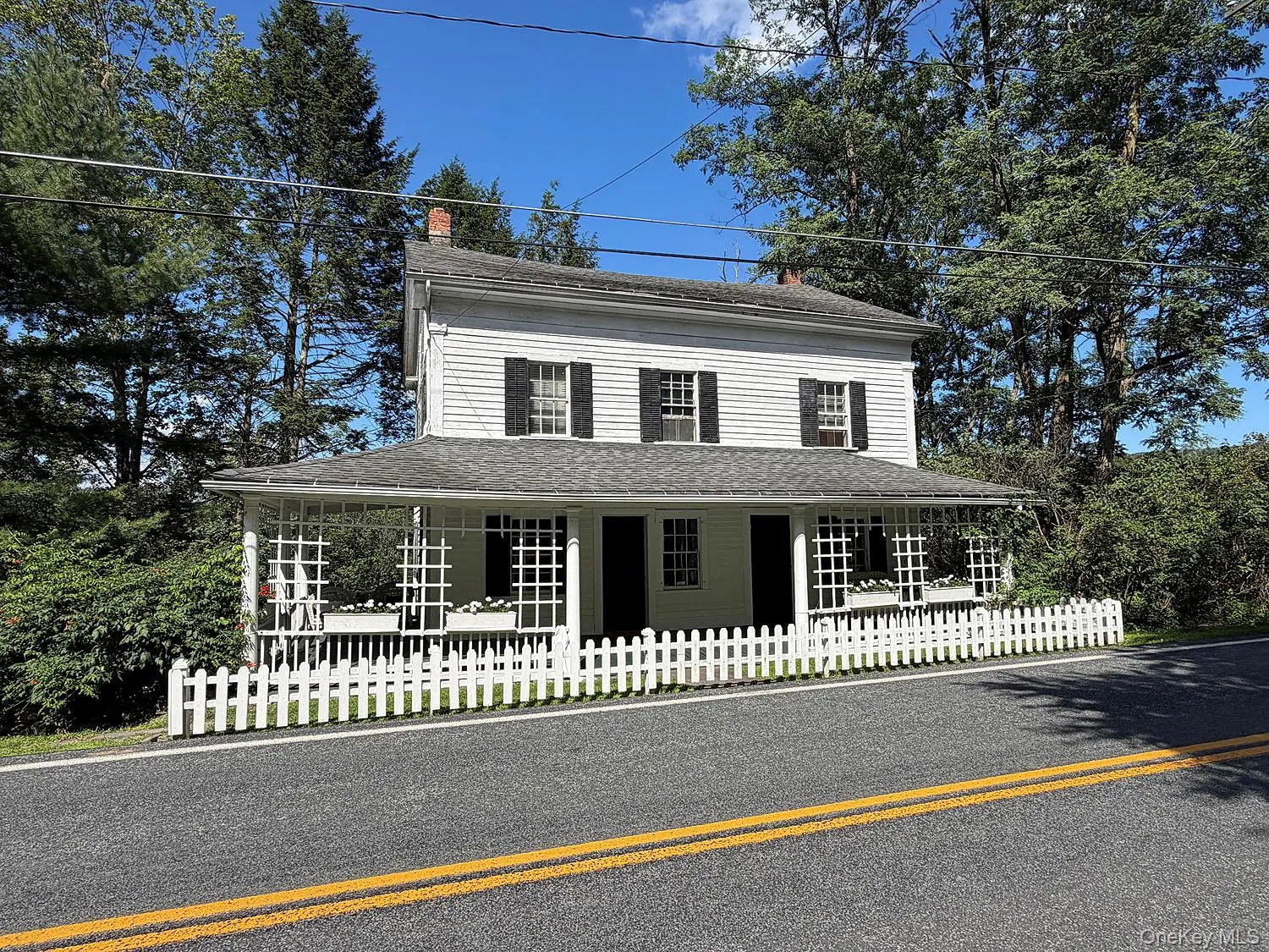 Set of beautifully from the road, with a picket fence in front! Set of beautifully from the road, with a picket fence in front!