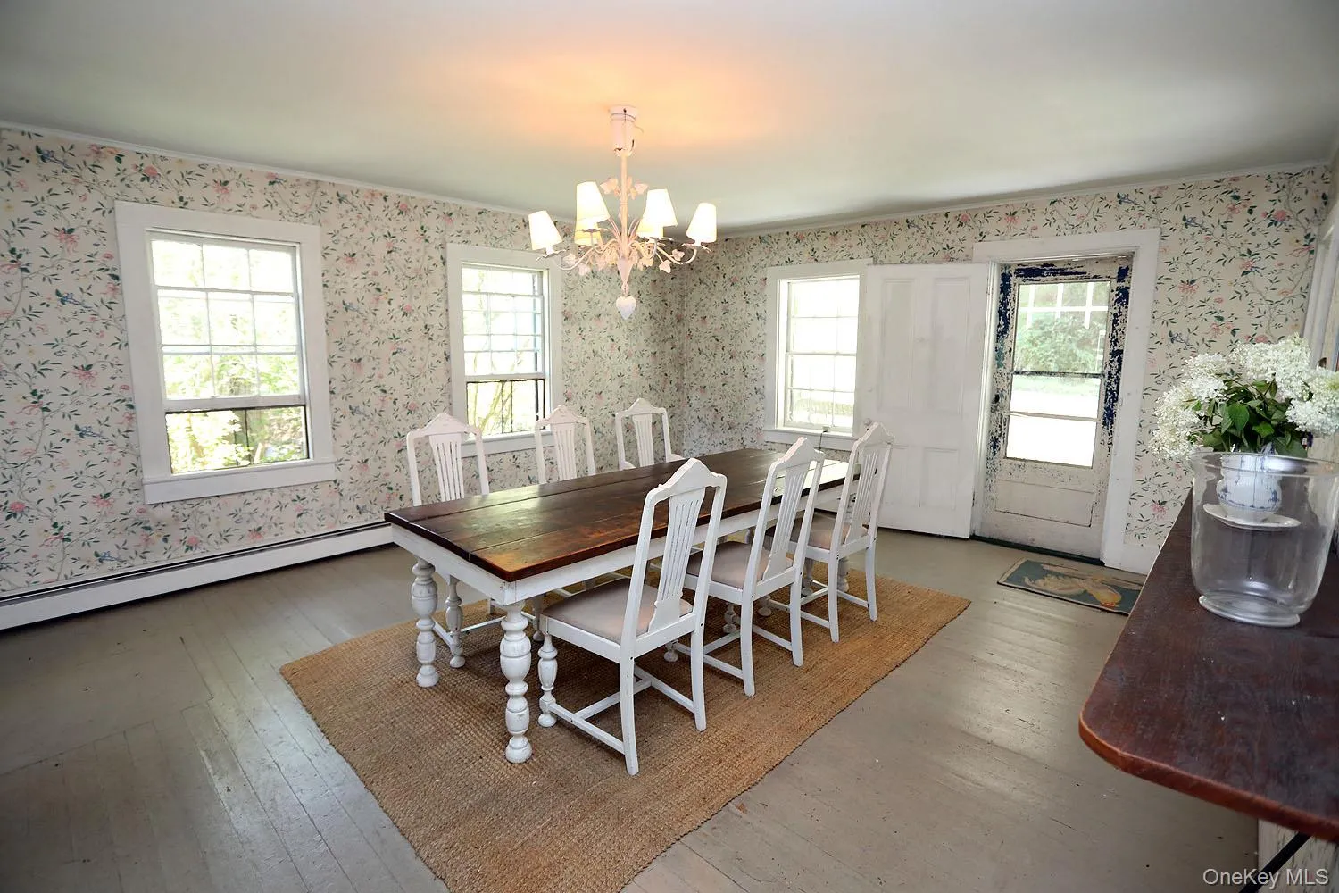 Lots of windows, gorgeous floors Lots of windows, gorgeous floors
