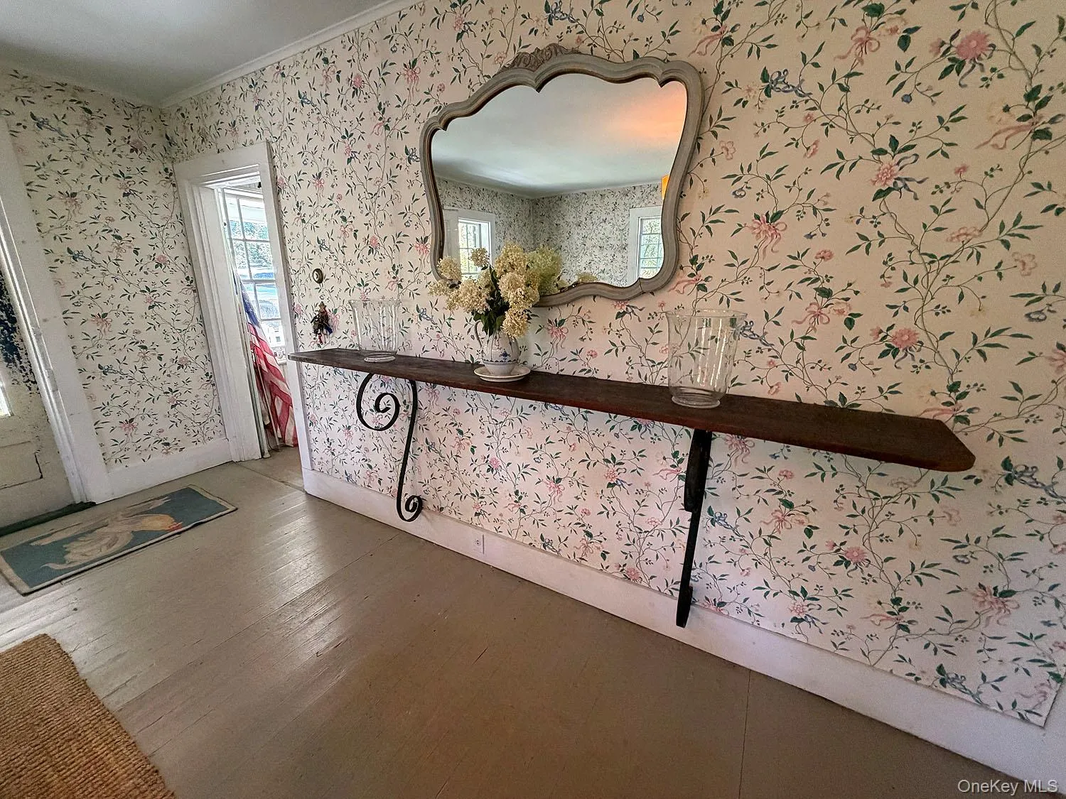 Shelf with antique wrought iron, built by a master craftsman Shelf with antique wrought iron, built by a master craftsman