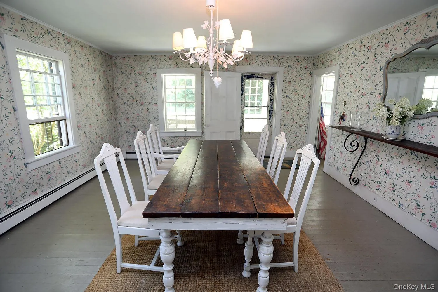 Spacious, light-filled, wood floors Spacious, light-filled, wood floors