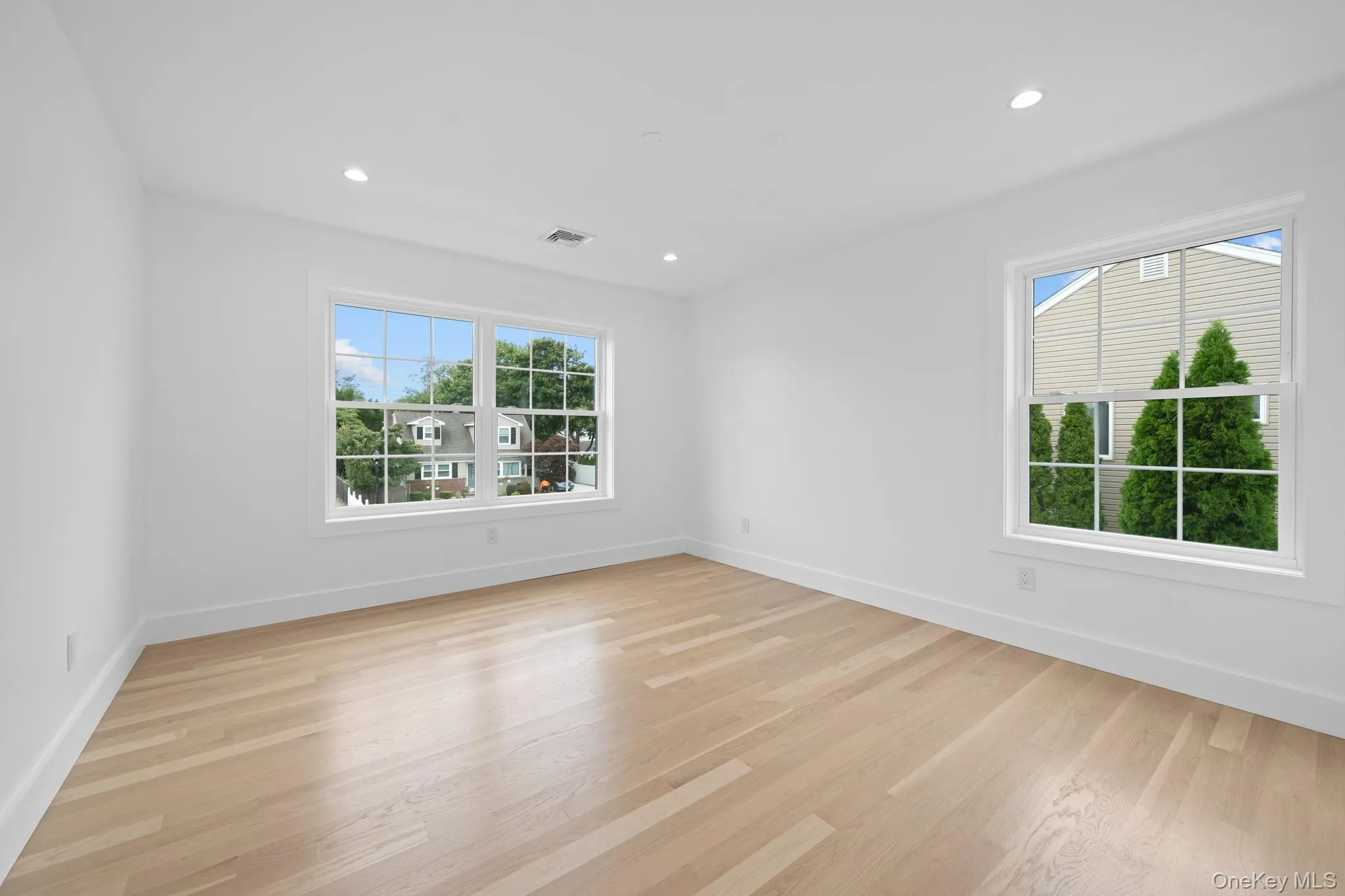 1301 Lakeside Drive, Hempstead, NY, 5 Bedrooms Bedrooms, 9 Rooms Rooms,4 BathroomsBathrooms,Residential,For Rent,Lakeside,0,1041010 1301 Lakeside Drive, Hempstead, NY, 5 Bedrooms Bedrooms, 9 Rooms Rooms,4 BathroomsBathrooms,Residential,For Rent,Lakeside,0,1041010