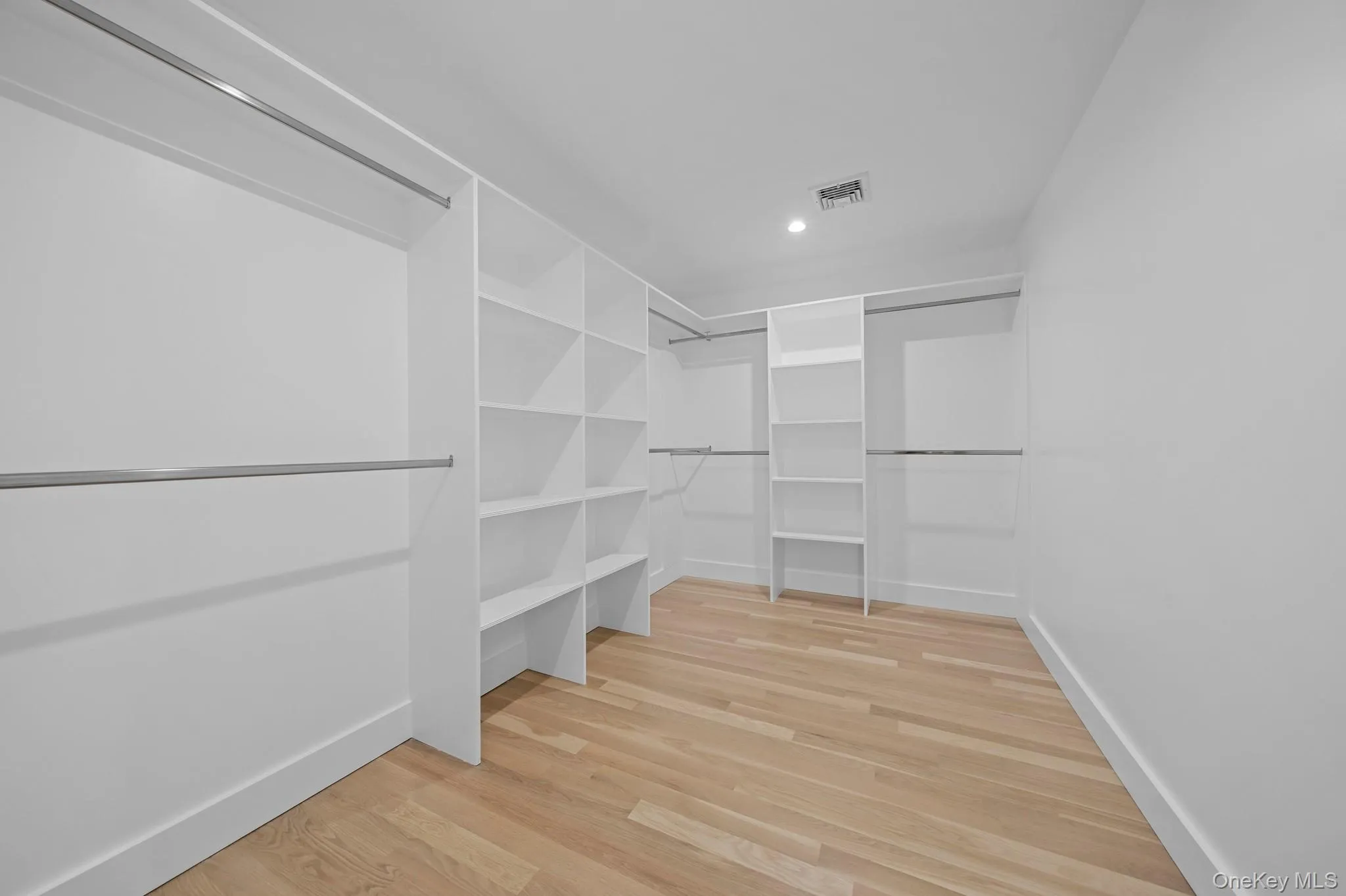 1301 Lakeside Drive, Hempstead, NY, 5 Bedrooms Bedrooms, 9 Rooms Rooms,4 BathroomsBathrooms,Residential,For Rent,Lakeside,0,1041010 1301 Lakeside Drive, Hempstead, NY, 5 Bedrooms Bedrooms, 9 Rooms Rooms,4 BathroomsBathrooms,Residential,For Rent,Lakeside,0,1041010