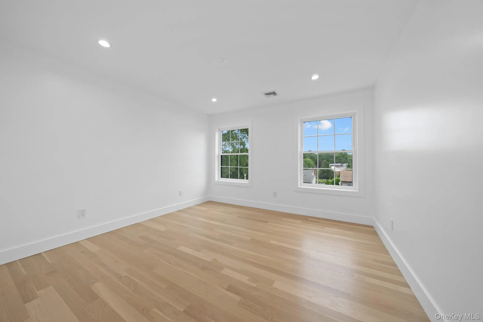 1301 Lakeside Drive, Hempstead, NY, 5 Bedrooms Bedrooms, 9 Rooms Rooms,4 BathroomsBathrooms,Residential,For Rent,Lakeside,0,1041010 1301 Lakeside Drive, Hempstead, NY, 5 Bedrooms Bedrooms, 9 Rooms Rooms,4 BathroomsBathrooms,Residential,For Rent,Lakeside,0,1041010