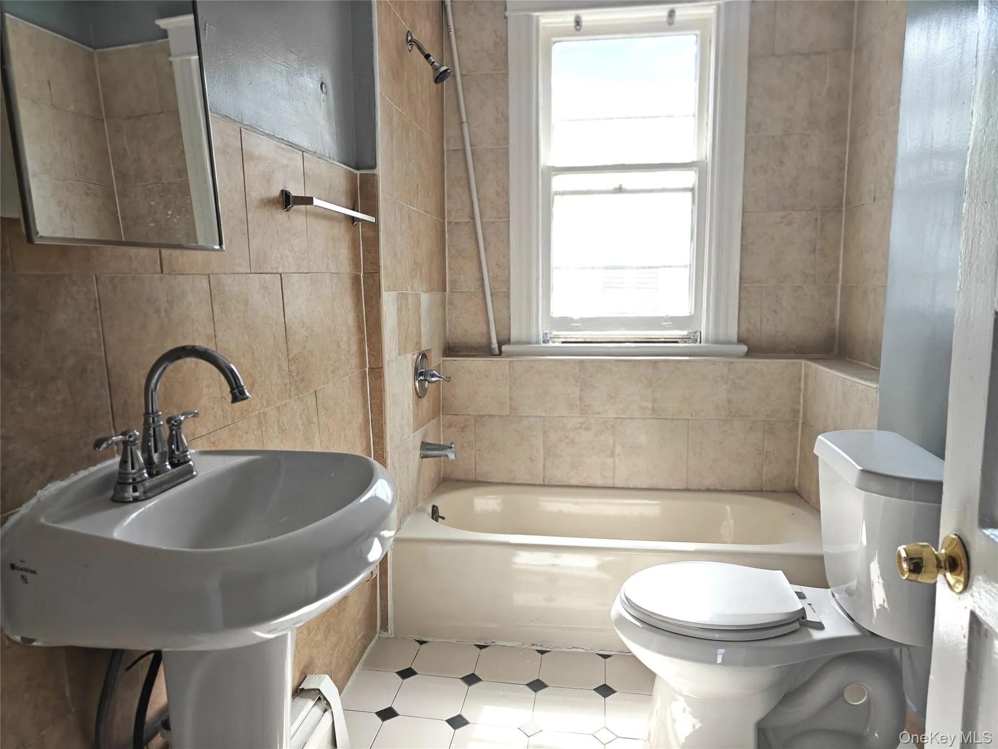 104 Winnikee Avenue, Poughkeepsie, NY, 3 Bedrooms Bedrooms, 6 Rooms Rooms,1 BathroomBathrooms,Residential Lease,For Rent,Winnikee,0,1041012 104 Winnikee Avenue, Poughkeepsie, NY, 3 Bedrooms Bedrooms, 6 Rooms Rooms,1 BathroomBathrooms,Residential Lease,For Rent,Winnikee,0,1041012