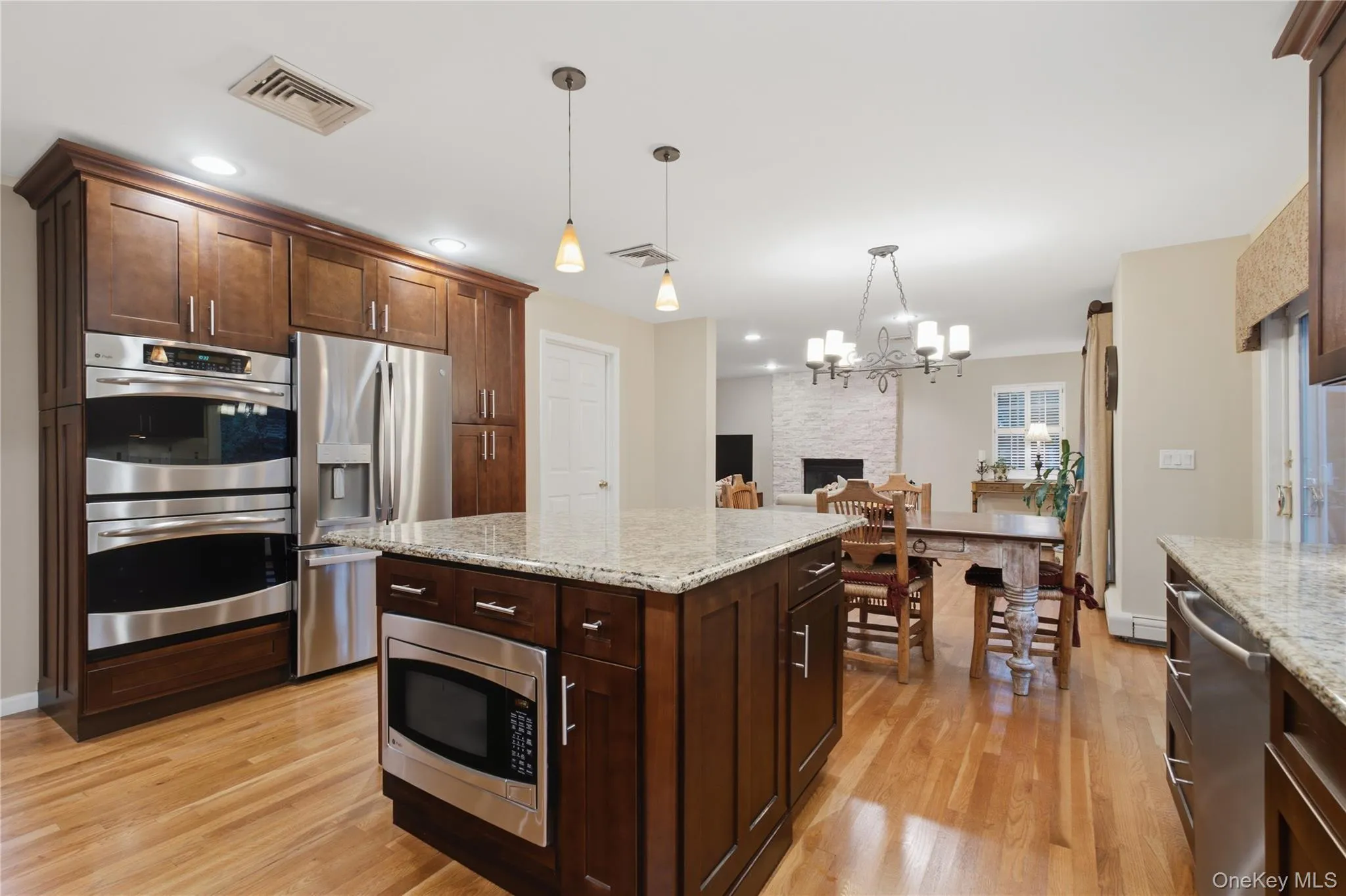 Stainless steel appliances including a double oven, make this kitchen a gourmet's dream! Stainless steel appliances including a double oven, make this kitchen a gourmet's dream!