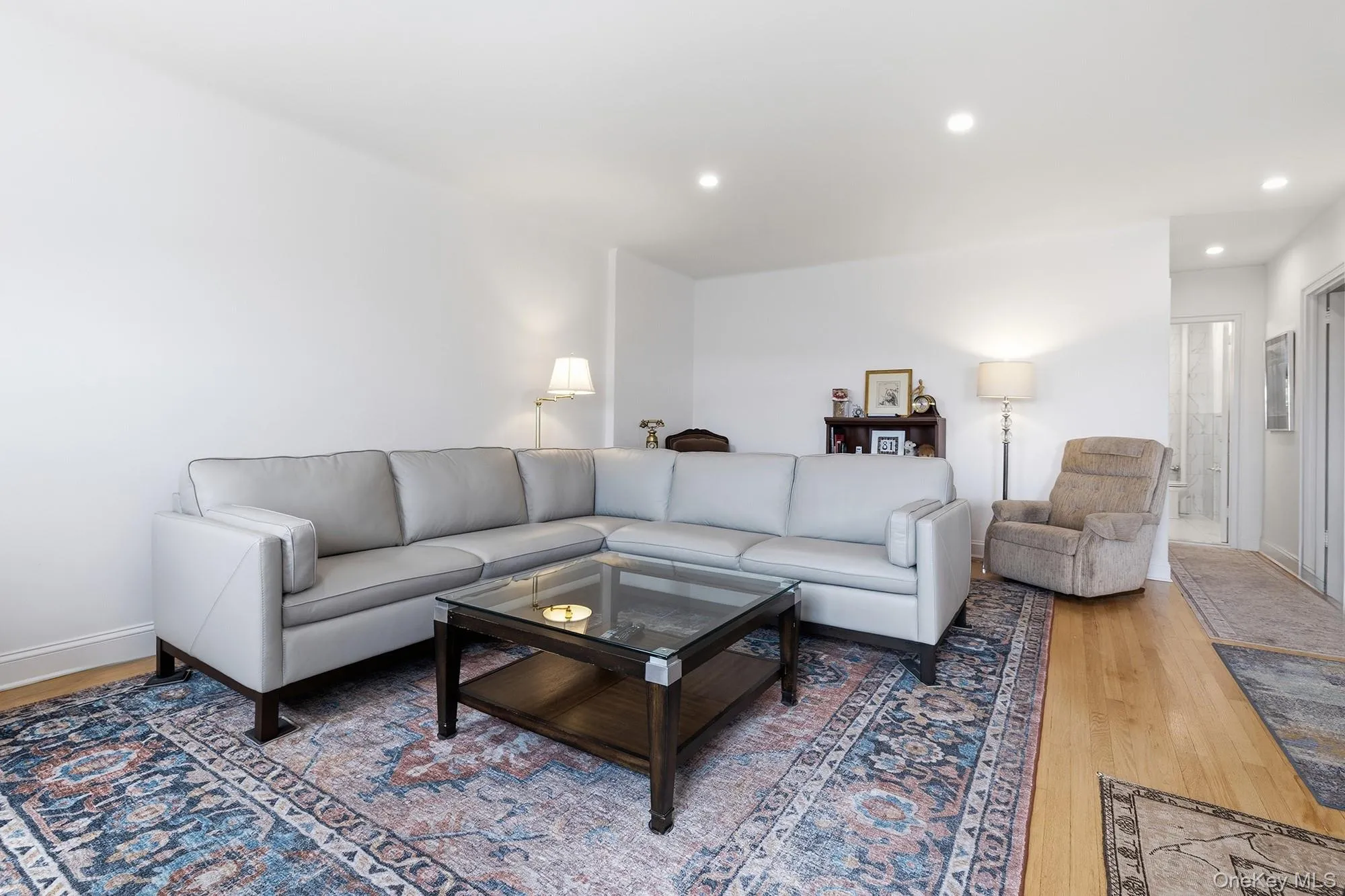 50 North Broadway, White Plains, NY, 2 Bedrooms Bedrooms, 5 Rooms Rooms,2 BathroomsBathrooms,Residential,For Rent,North Broadway,0,1041042 50 North Broadway, White Plains, NY, 2 Bedrooms Bedrooms, 5 Rooms Rooms,2 BathroomsBathrooms,Residential,For Rent,North Broadway,0,1041042