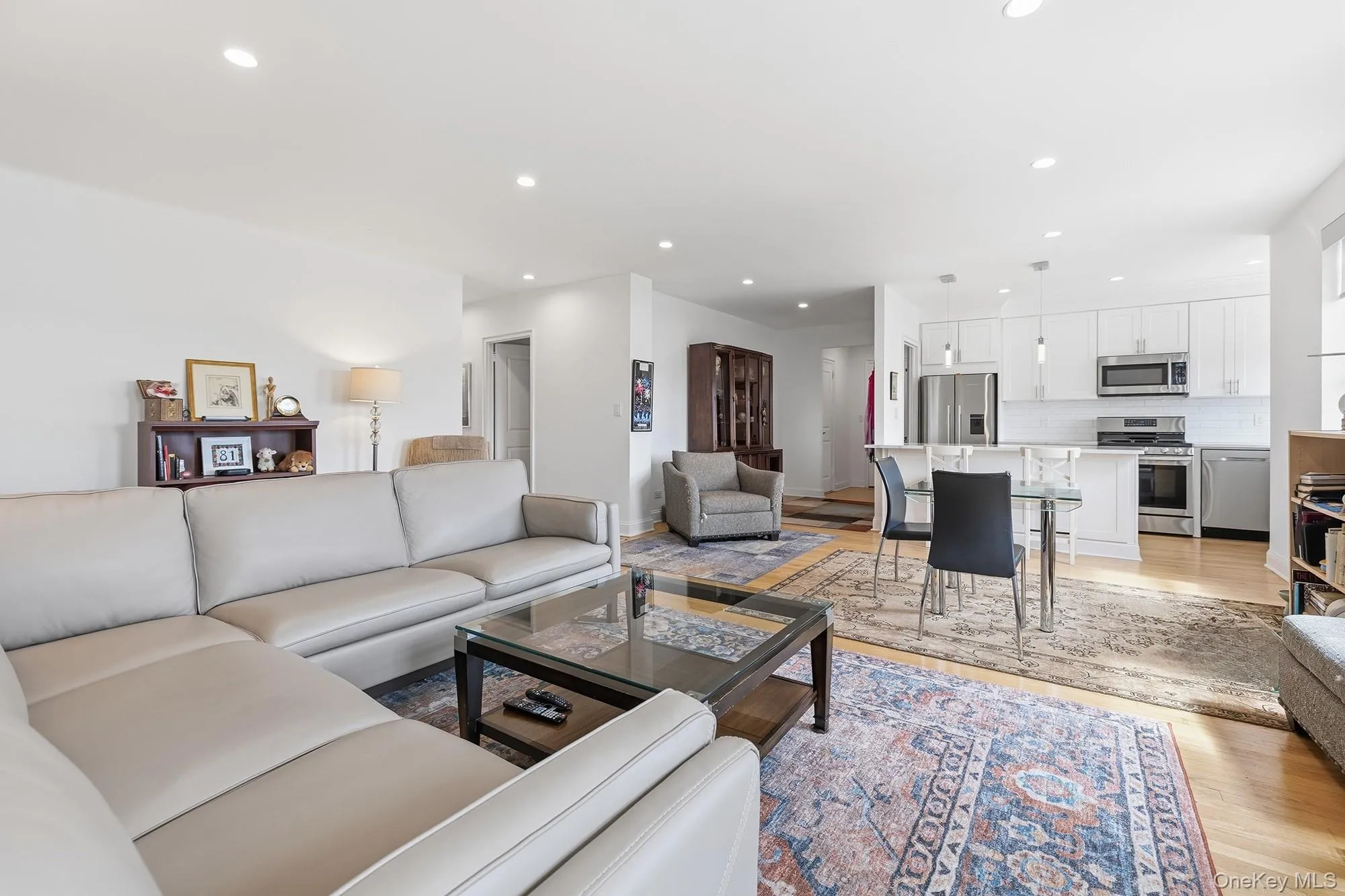 50 North Broadway, White Plains, NY, 2 Bedrooms Bedrooms, 5 Rooms Rooms,2 BathroomsBathrooms,Residential,For Rent,North Broadway,0,1041042 50 North Broadway, White Plains, NY, 2 Bedrooms Bedrooms, 5 Rooms Rooms,2 BathroomsBathrooms,Residential,For Rent,North Broadway,0,1041042