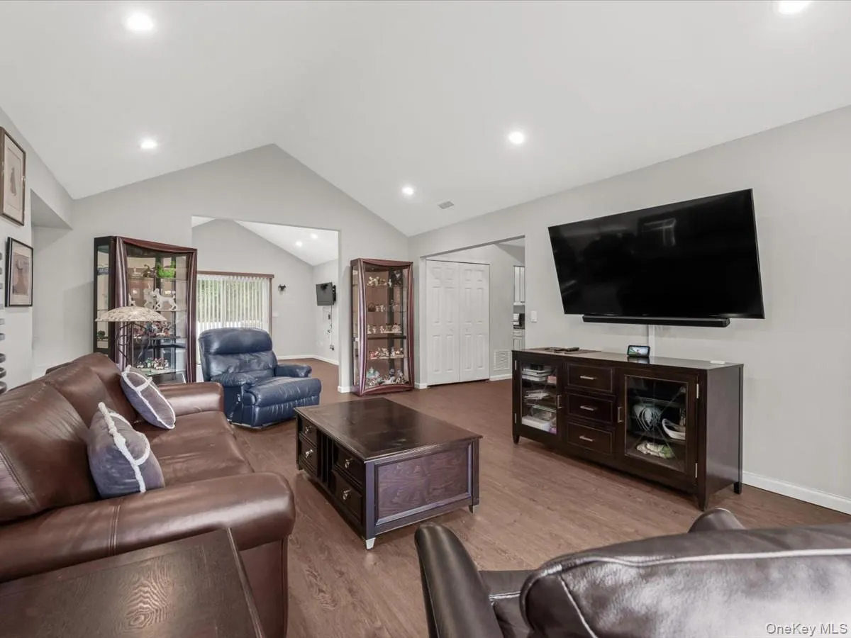 112 Dari Drive, Islip, NY, 2 Bedrooms Bedrooms, 8 Rooms Rooms,2 BathroomsBathrooms,Residential,For Rent,Dari,0,1041046 112 Dari Drive, Islip, NY, 2 Bedrooms Bedrooms, 8 Rooms Rooms,2 BathroomsBathrooms,Residential,For Rent,Dari,0,1041046