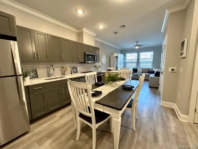 75 Hoffman Avenue, Babylon, NY, 1 Bedroom Bedrooms, 4 Rooms Rooms,1 BathroomBathrooms,Residential Lease,For Rent,Hoffman,0,1041047 75 Hoffman Avenue, Babylon, NY, 1 Bedroom Bedrooms, 4 Rooms Rooms,1 BathroomBathrooms,Residential Lease,For Rent,Hoffman,0,1041047
